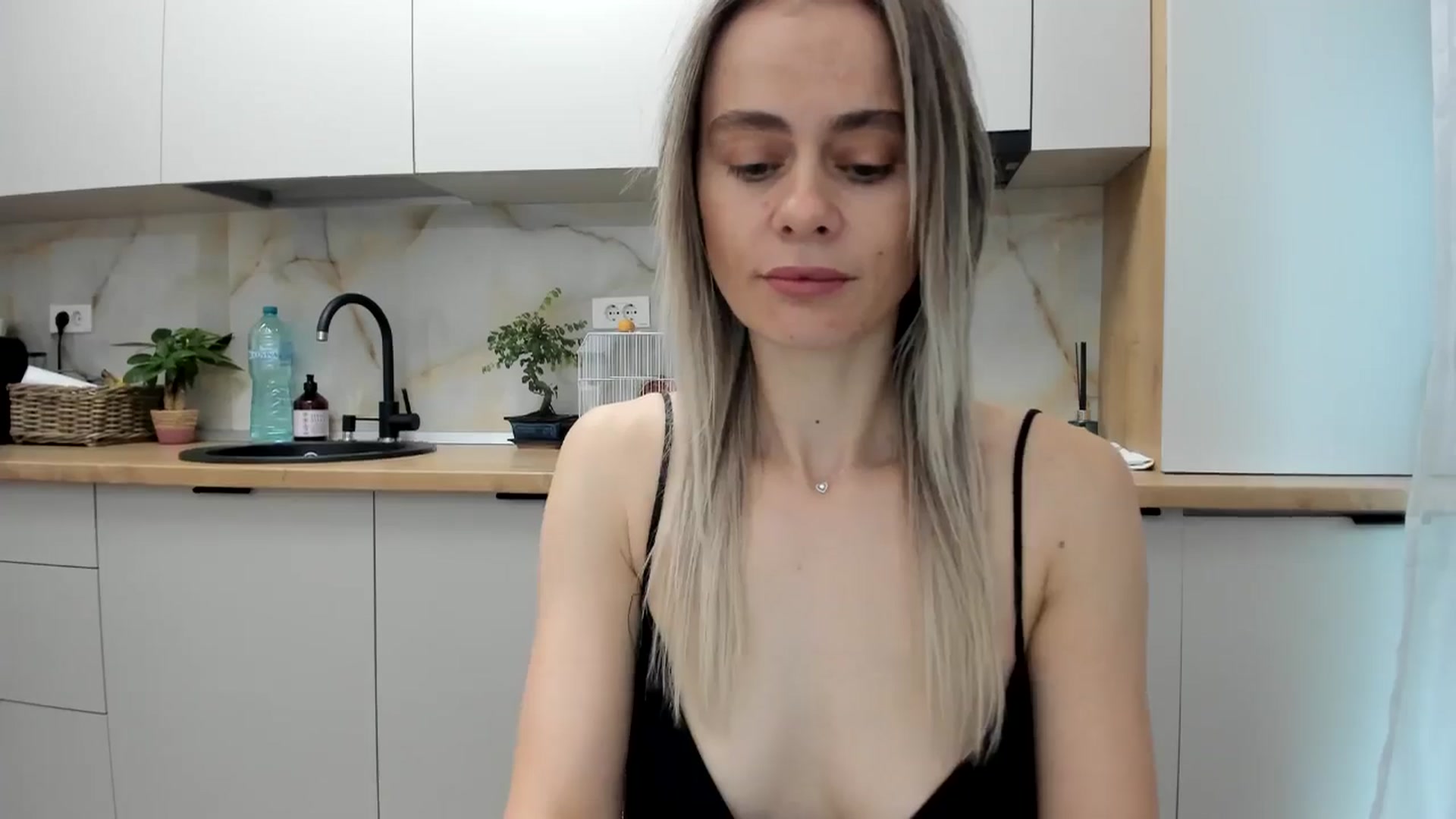 Gallery image thumbnail from DebbyPaige's myfreecams stream on, 12/21/2024, 09:21 image 12 of 20
