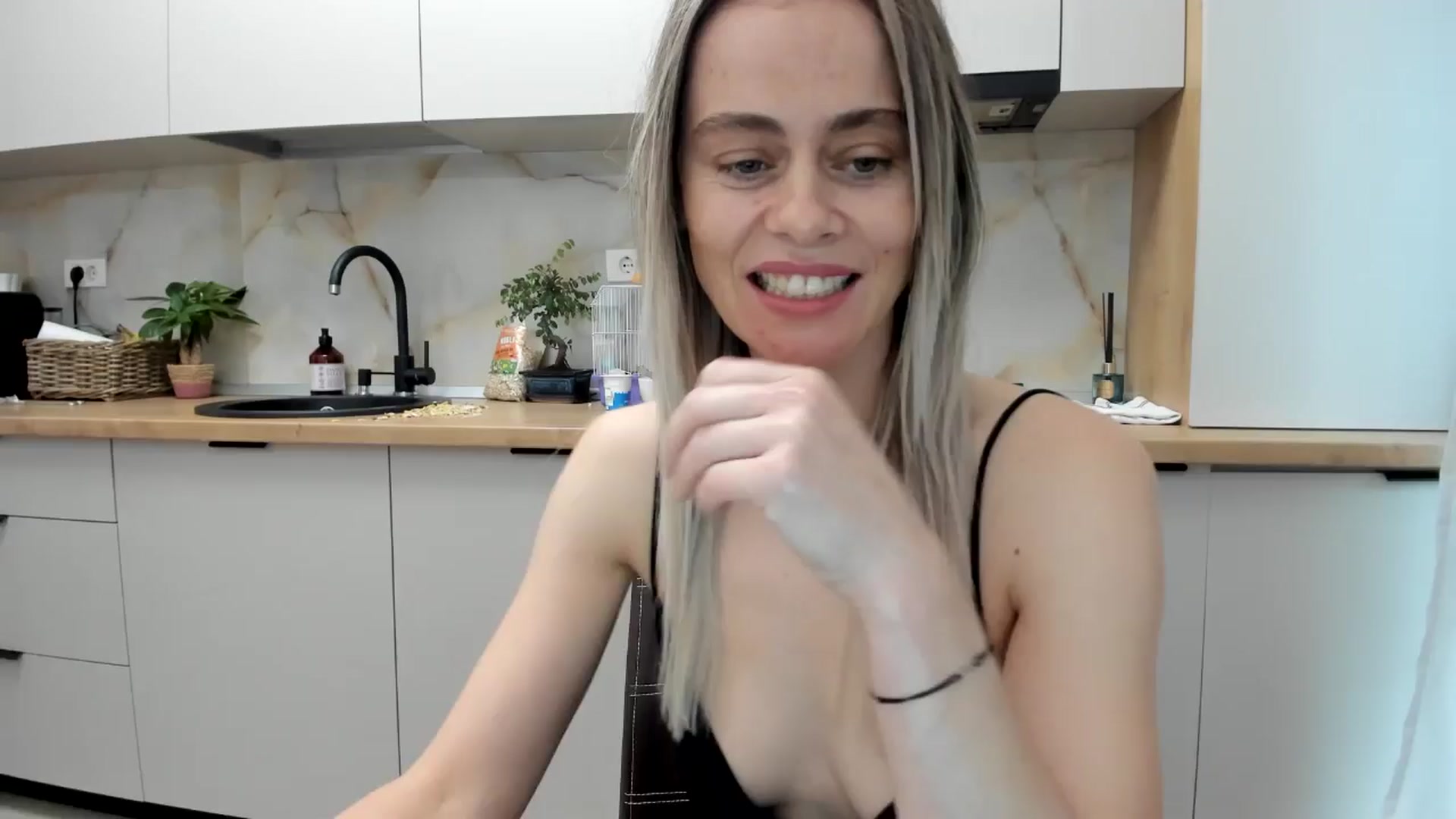 Gallery image thumbnail from DebbyPaige's myfreecams stream on, 12/21/2024, 10:10 image 1 of 20