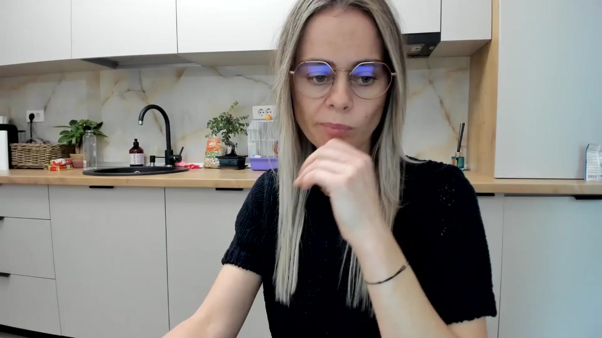 Gallery image thumbnail from DebbyPaige's myfreecams stream on, 12/21/2024, 13:10 image 20 of 20