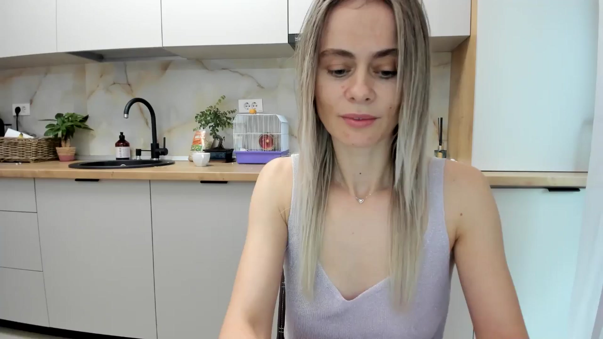 Gallery image thumbnail from DebbyPaige's myfreecams stream on, 12/21/2024, 13:10 image 7 of 20