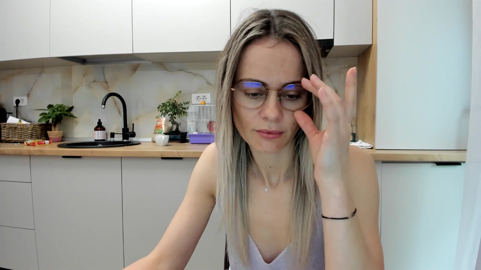 Gallery image thumbnail from DebbyPaige's myfreecams stream on, 12/21/2024, 13:10 image 9 of 20