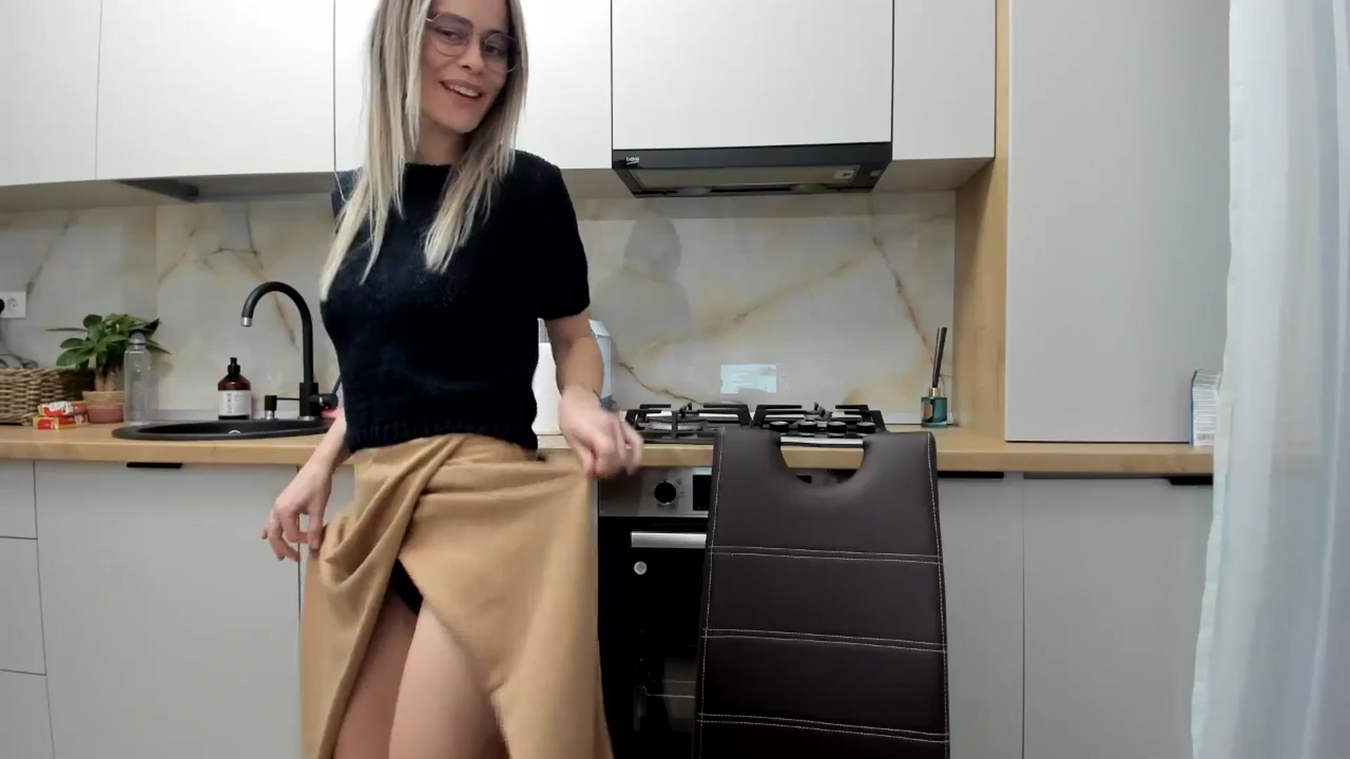 Gallery image thumbnail from DebbyPaige's myfreecams stream on, 12/21/2024, 13:52 image 6 of 20