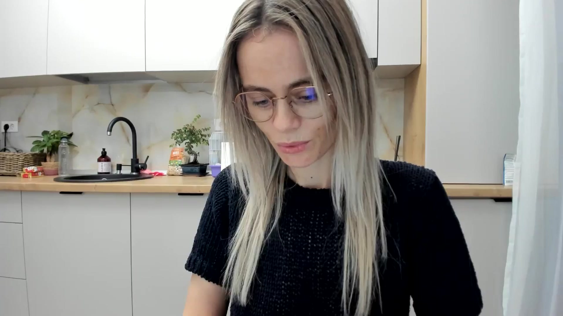 Gallery image thumbnail from DebbyPaige's myfreecams stream on, 12/21/2024, 13:52 image 17 of 20