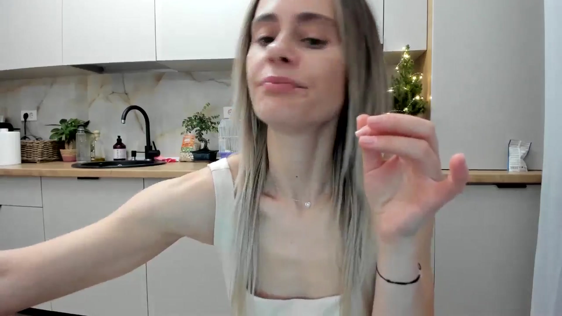 Gallery image thumbnail from DebbyPaige's myfreecams stream on, 12/21/2024, 19:25 image 4 of 20