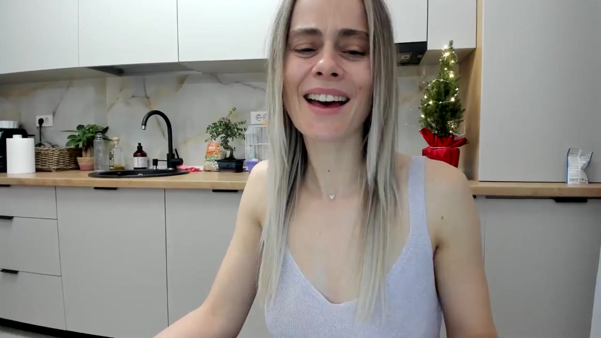 Gallery image thumbnail from DebbyPaige's myfreecams stream on, 12/21/2024, 19:25 image 20 of 20