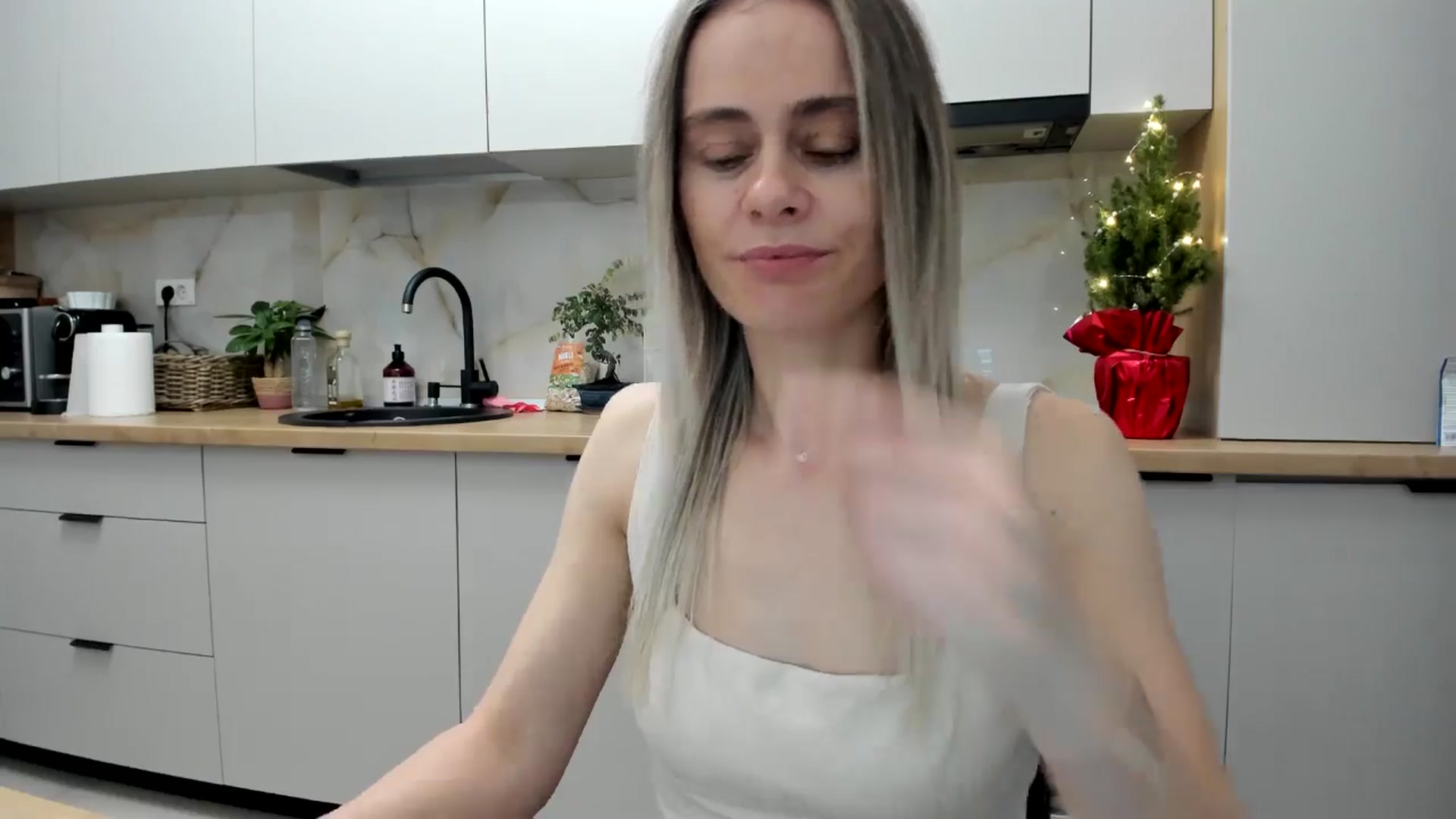 Gallery image thumbnail from DebbyPaige's myfreecams stream on, 12/21/2024, 19:25 image 9 of 20
