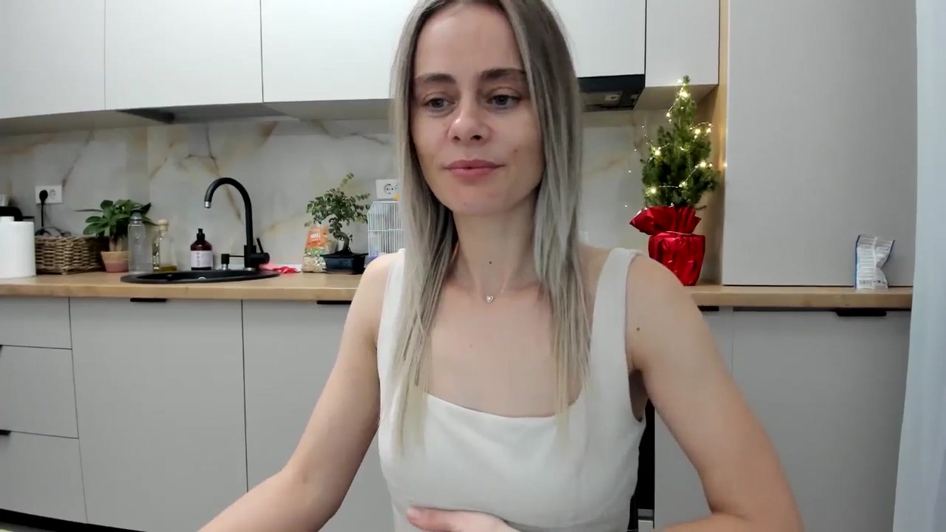 Gallery image thumbnail from DebbyPaige's myfreecams stream on, 12/21/2024, 19:25 image 2 of 20