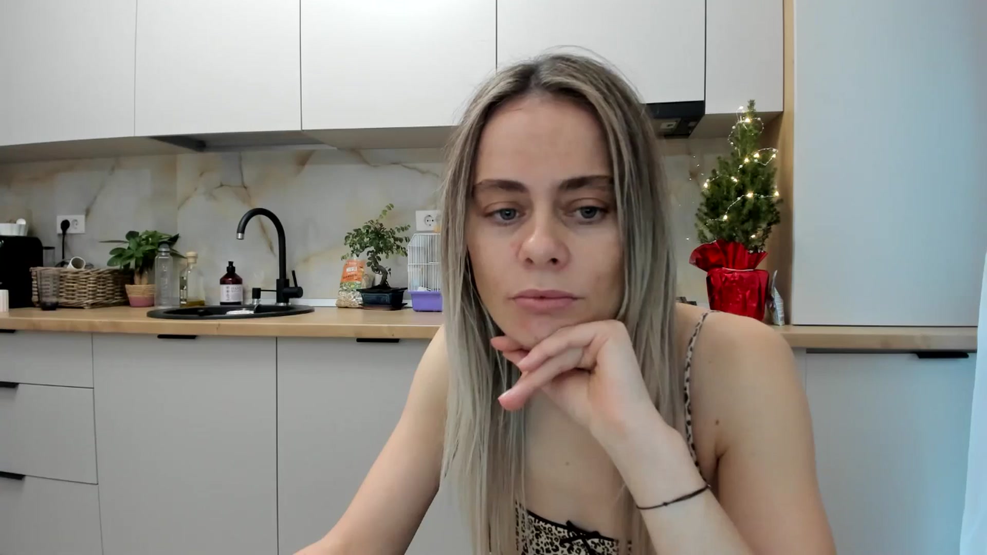 Gallery image thumbnail from DebbyPaige's myfreecams stream on, 12/22/2024, 14:54 image 7 of 20