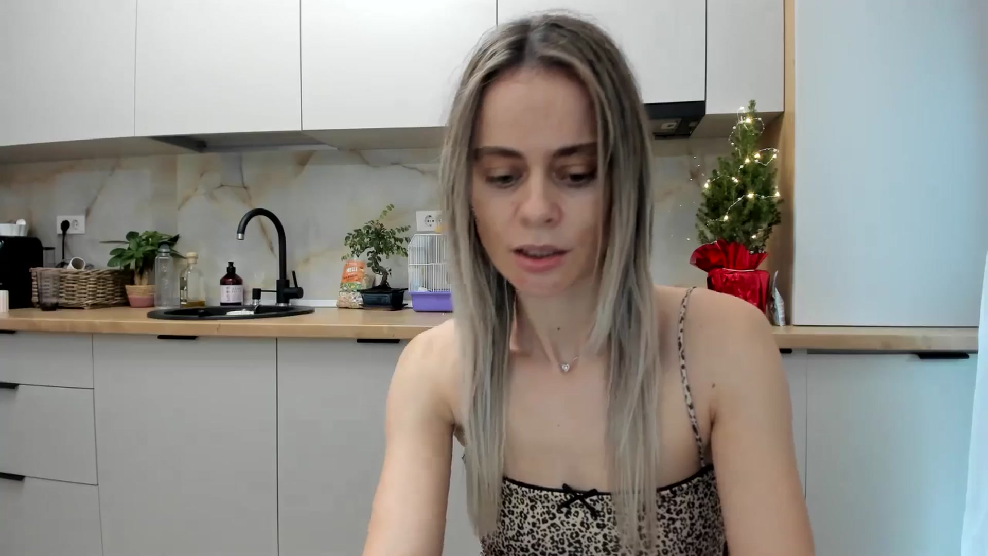 Gallery image thumbnail from DebbyPaige's myfreecams stream on, 12/22/2024, 14:54 image 2 of 20