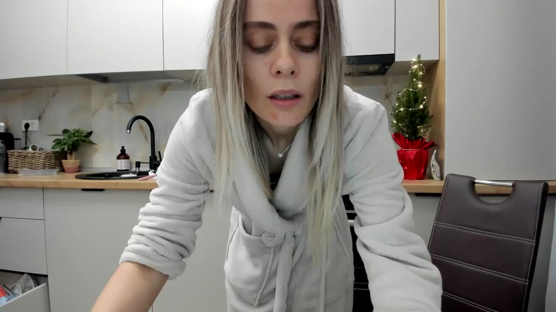 Gallery image thumbnail from DebbyPaige's myfreecams stream on, 12/22/2024, 15:32 image 20 of 20
