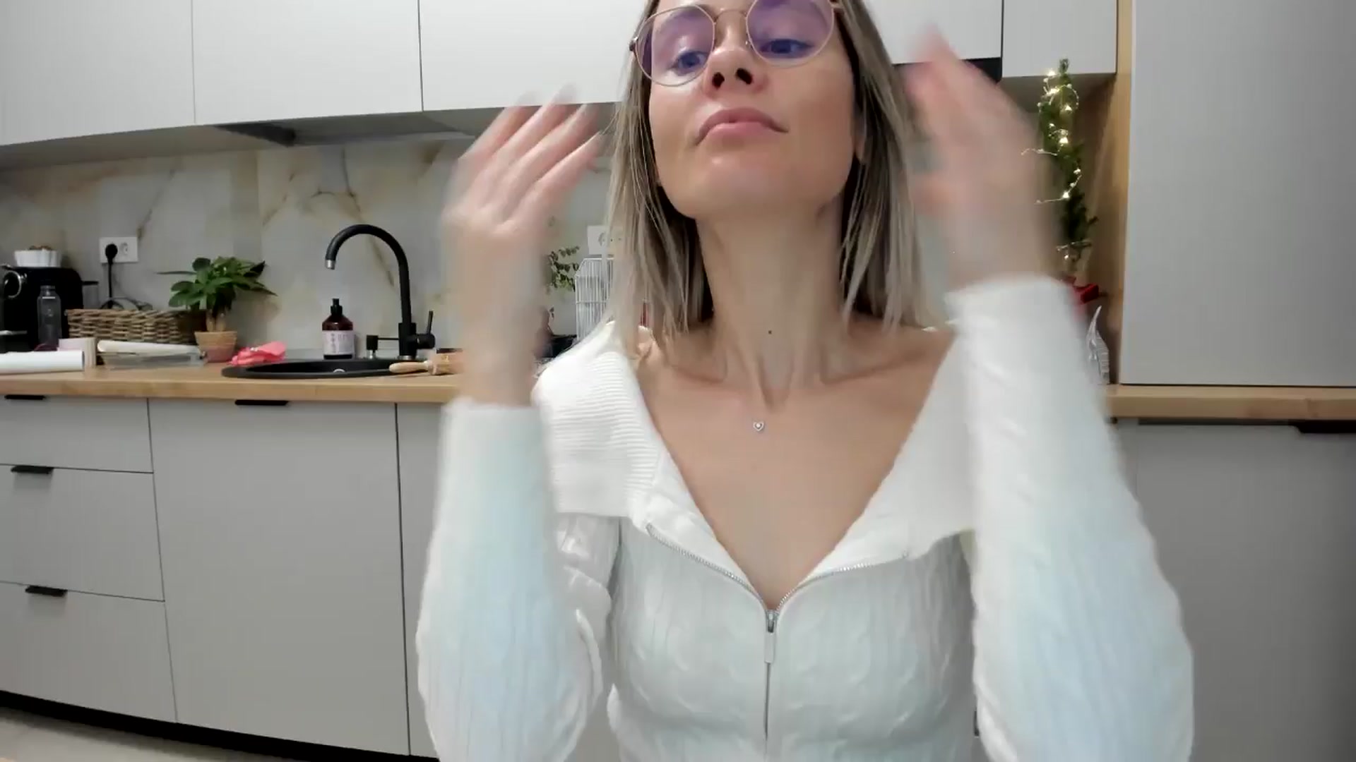 Gallery image thumbnail from DebbyPaige's myfreecams stream on, 12/22/2024, 19:11 image 18 of 20
