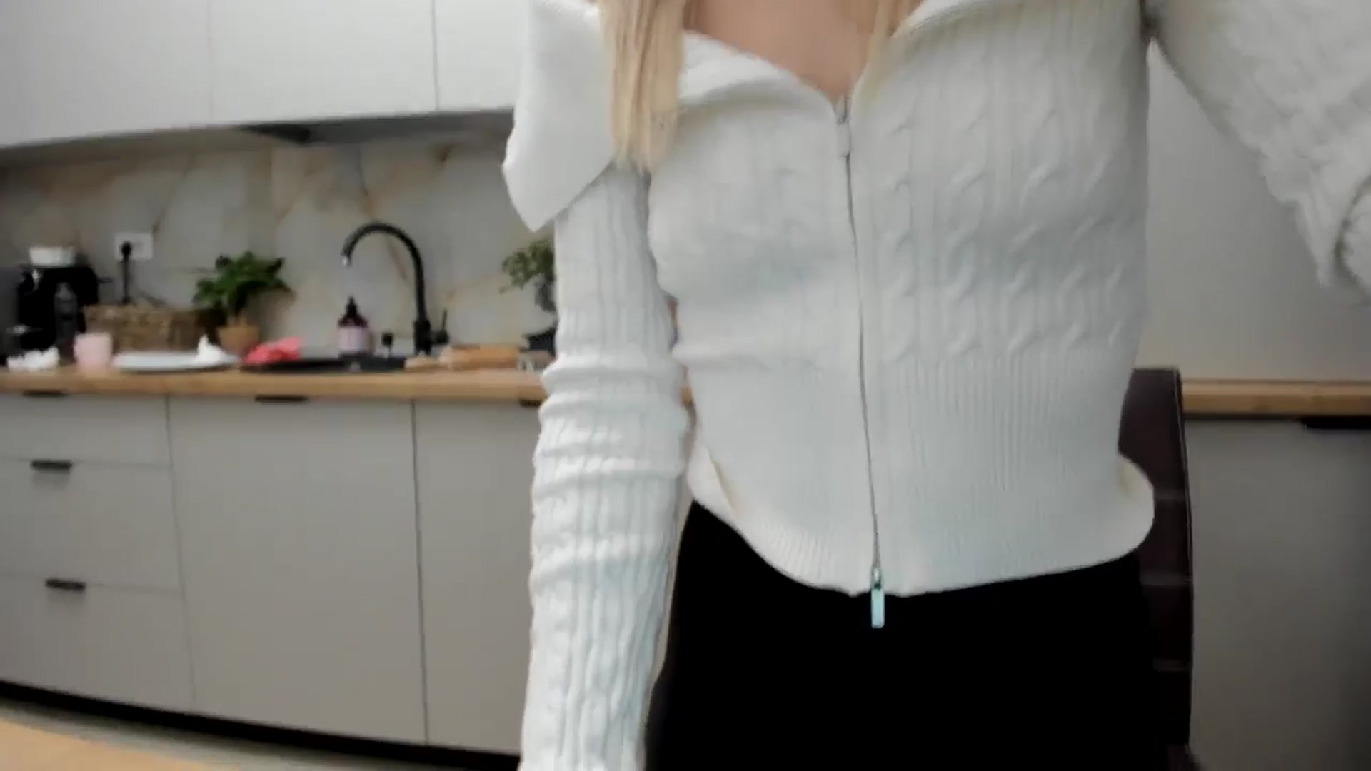Gallery image thumbnail from DebbyPaige's myfreecams stream on, 12/22/2024, 20:07 image 14 of 20
