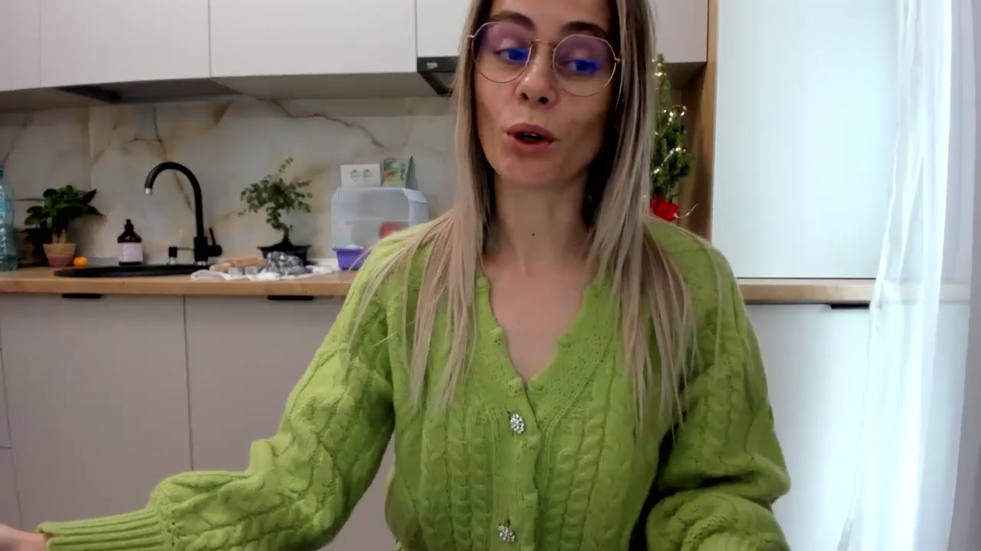 Gallery image thumbnail from DebbyPaige's myfreecams stream on, 12/23/2024, 11:34 image 19 of 20