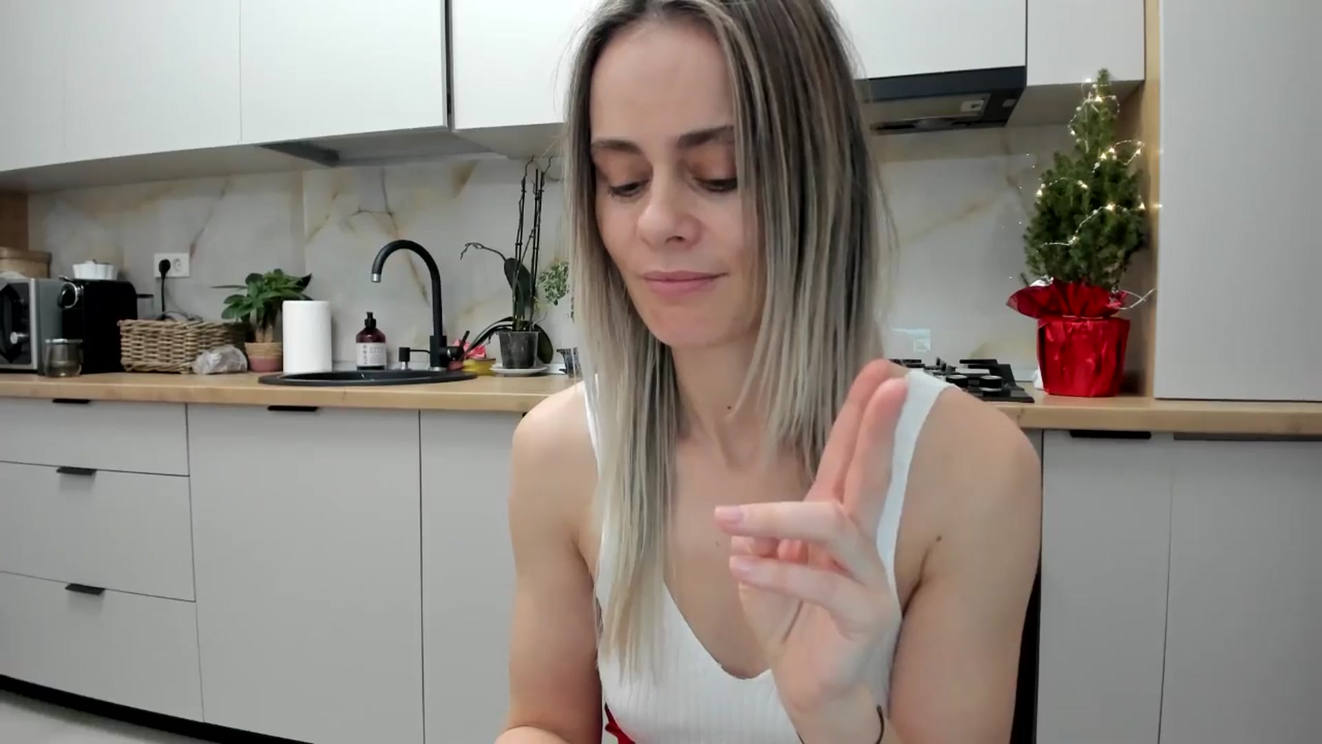 Gallery image thumbnail from DebbyPaige's myfreecams stream on, 12/23/2024, 20:38 image 14 of 20