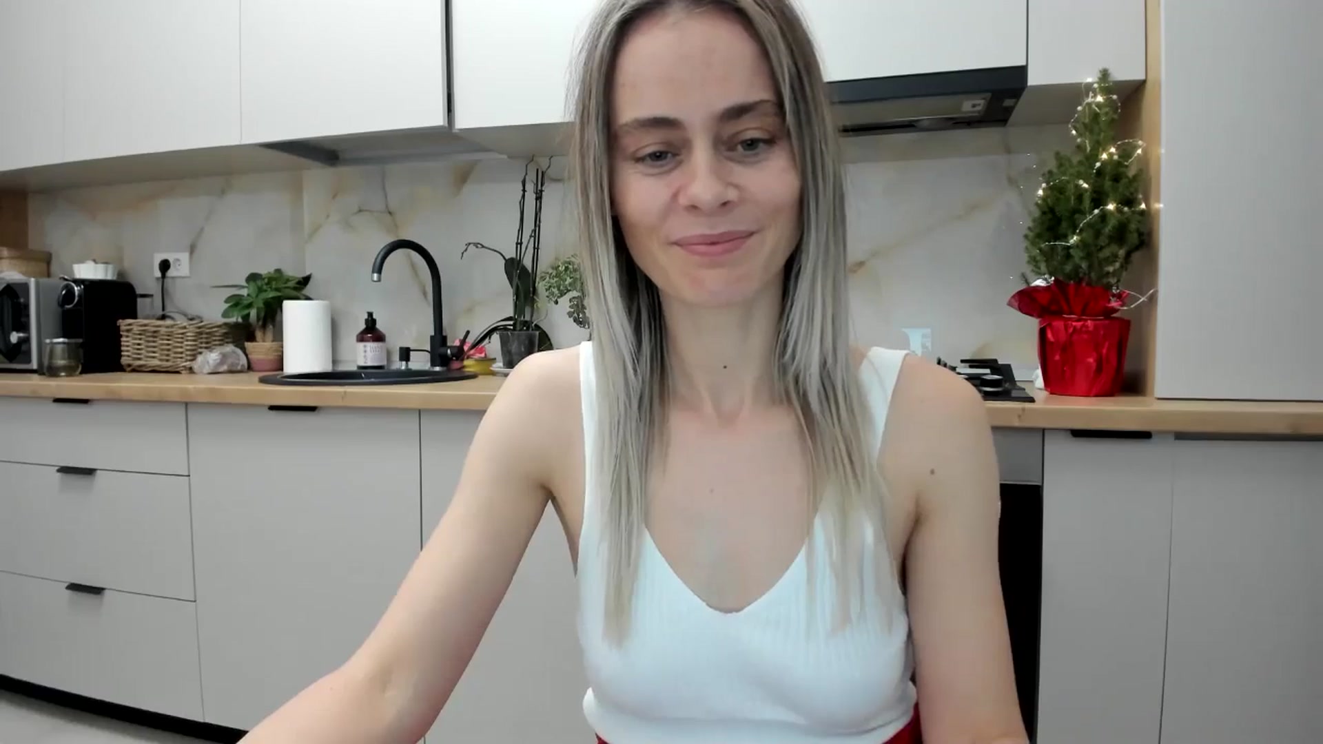Gallery image thumbnail from DebbyPaige's myfreecams stream on, 12/23/2024, 20:38 image 16 of 20