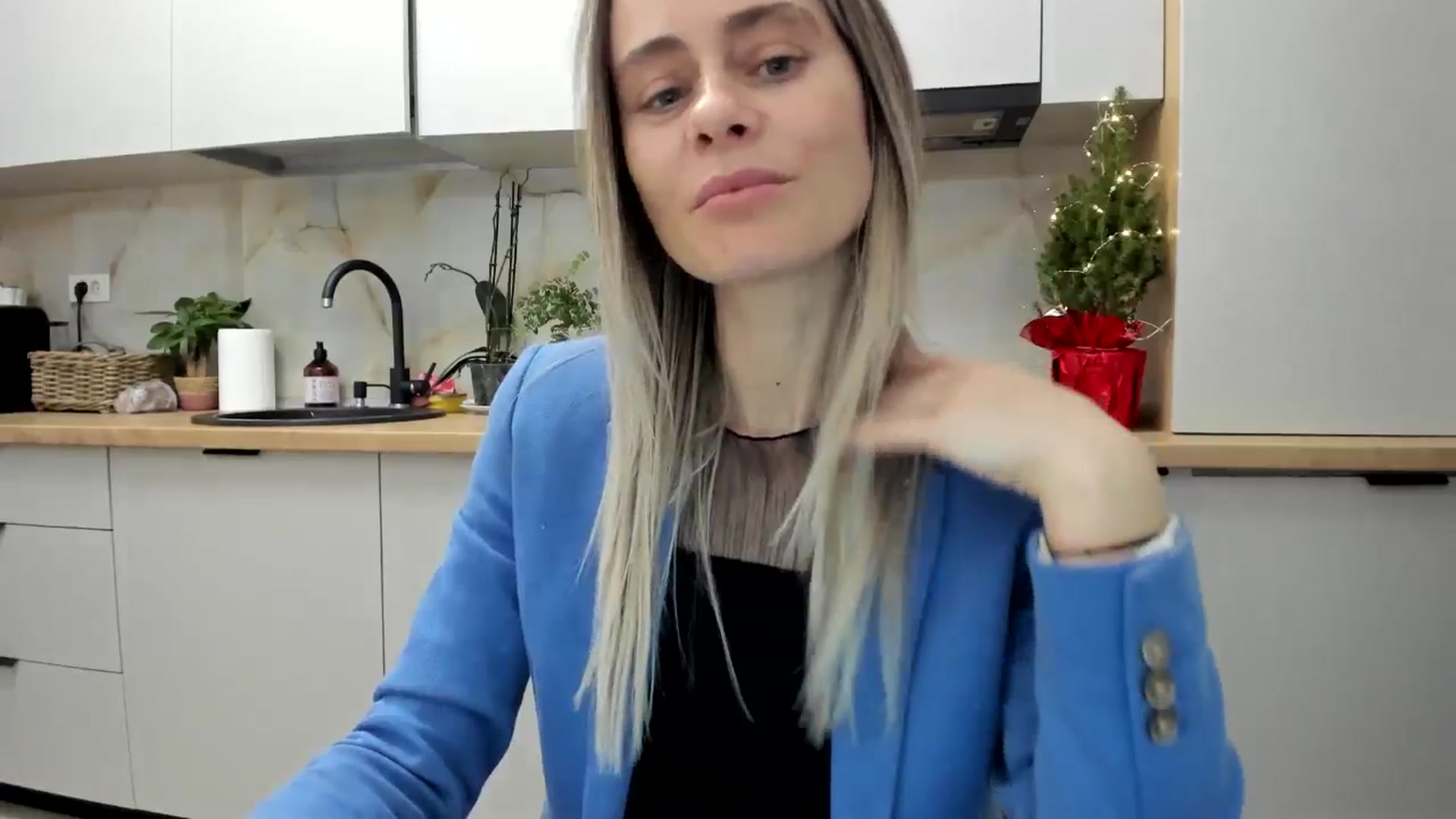 Gallery image thumbnail from DebbyPaige's myfreecams stream on, 12/23/2024, 20:38 image 9 of 20