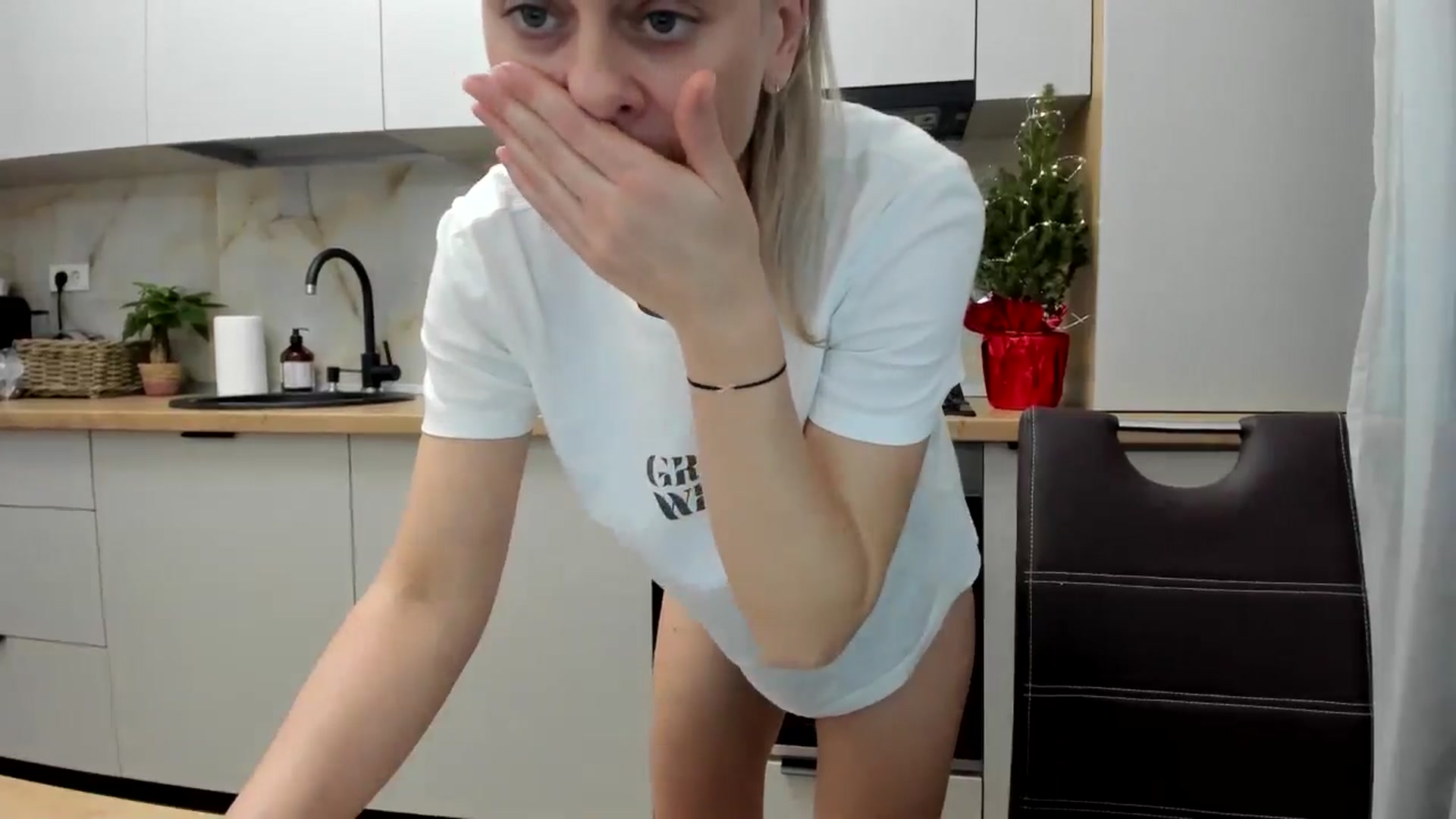 Gallery image thumbnail from DebbyPaige's myfreecams stream on, 12/27/2024, 21:17 image 17 of 20
