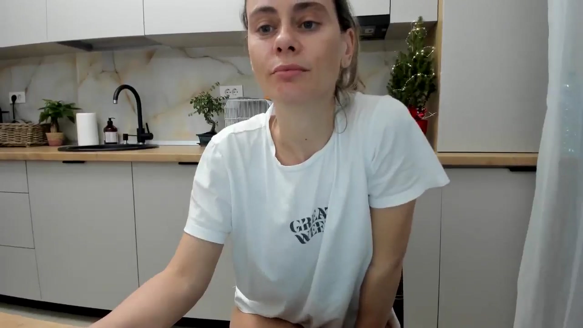 Gallery image thumbnail from DebbyPaige's myfreecams stream on, 12/27/2024, 21:17 image 15 of 20