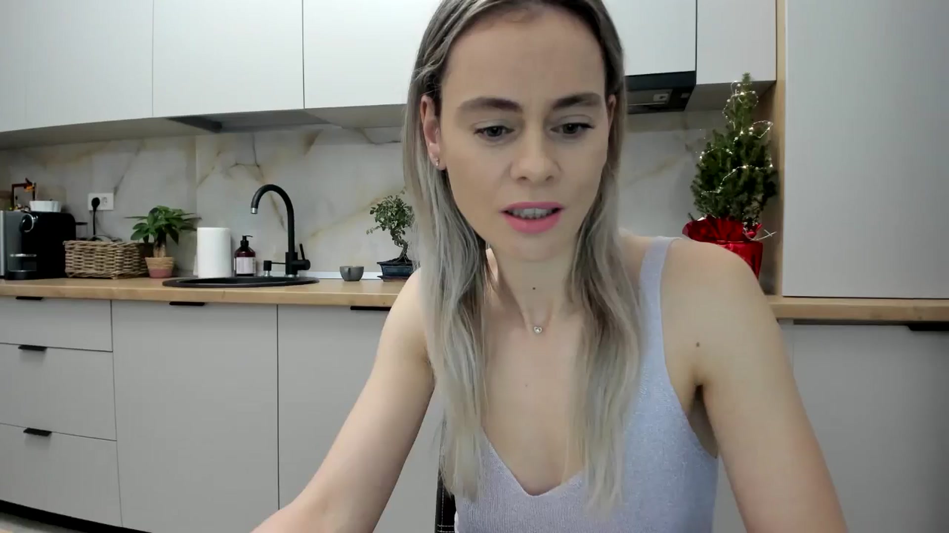 Gallery image thumbnail from DebbyPaige's myfreecams stream on, 12/28/2024, 19:33 image 4 of 20