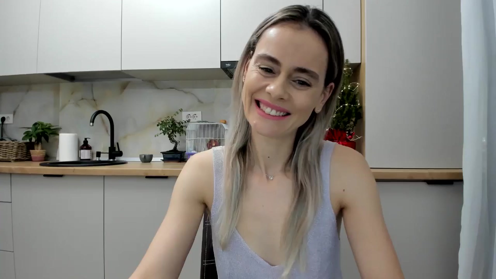 Gallery image thumbnail from DebbyPaige's myfreecams stream on, 12/28/2024, 19:33 image 2 of 20