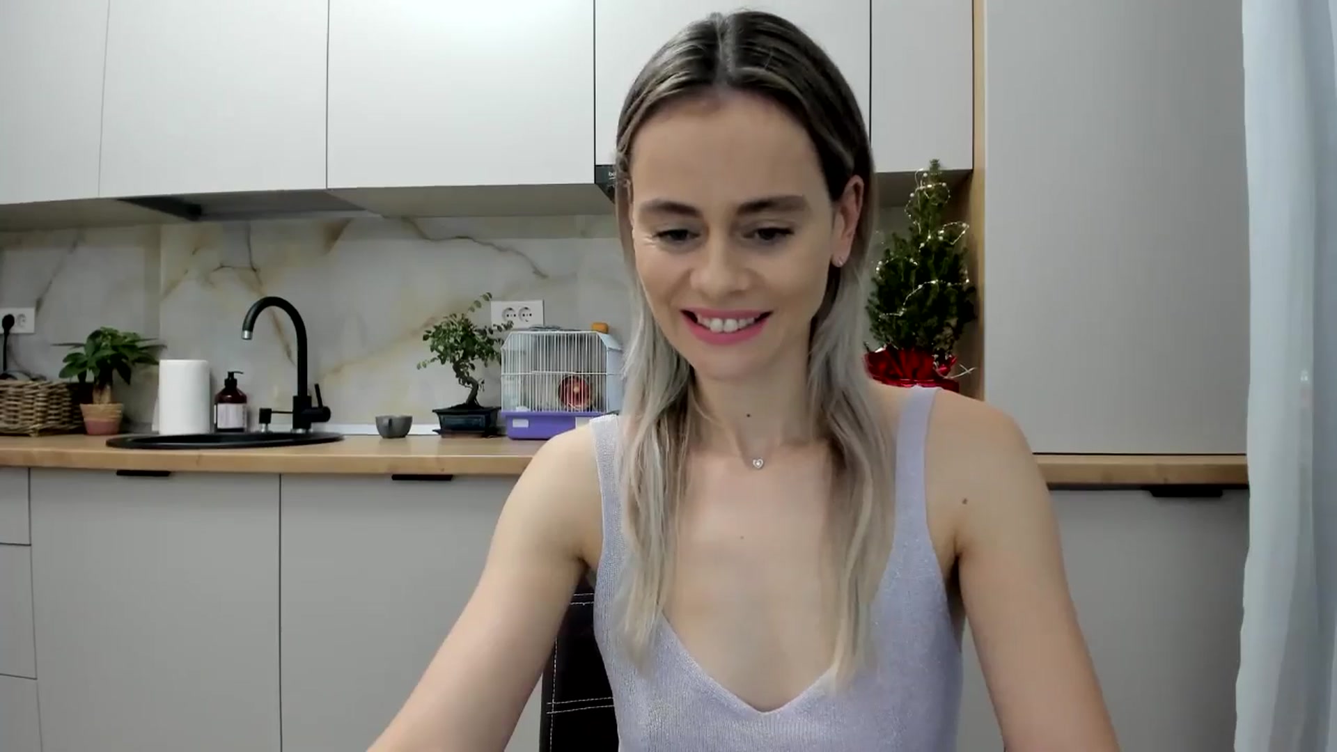 Gallery image thumbnail from DebbyPaige's myfreecams stream on, 12/28/2024, 19:33 image 3 of 20