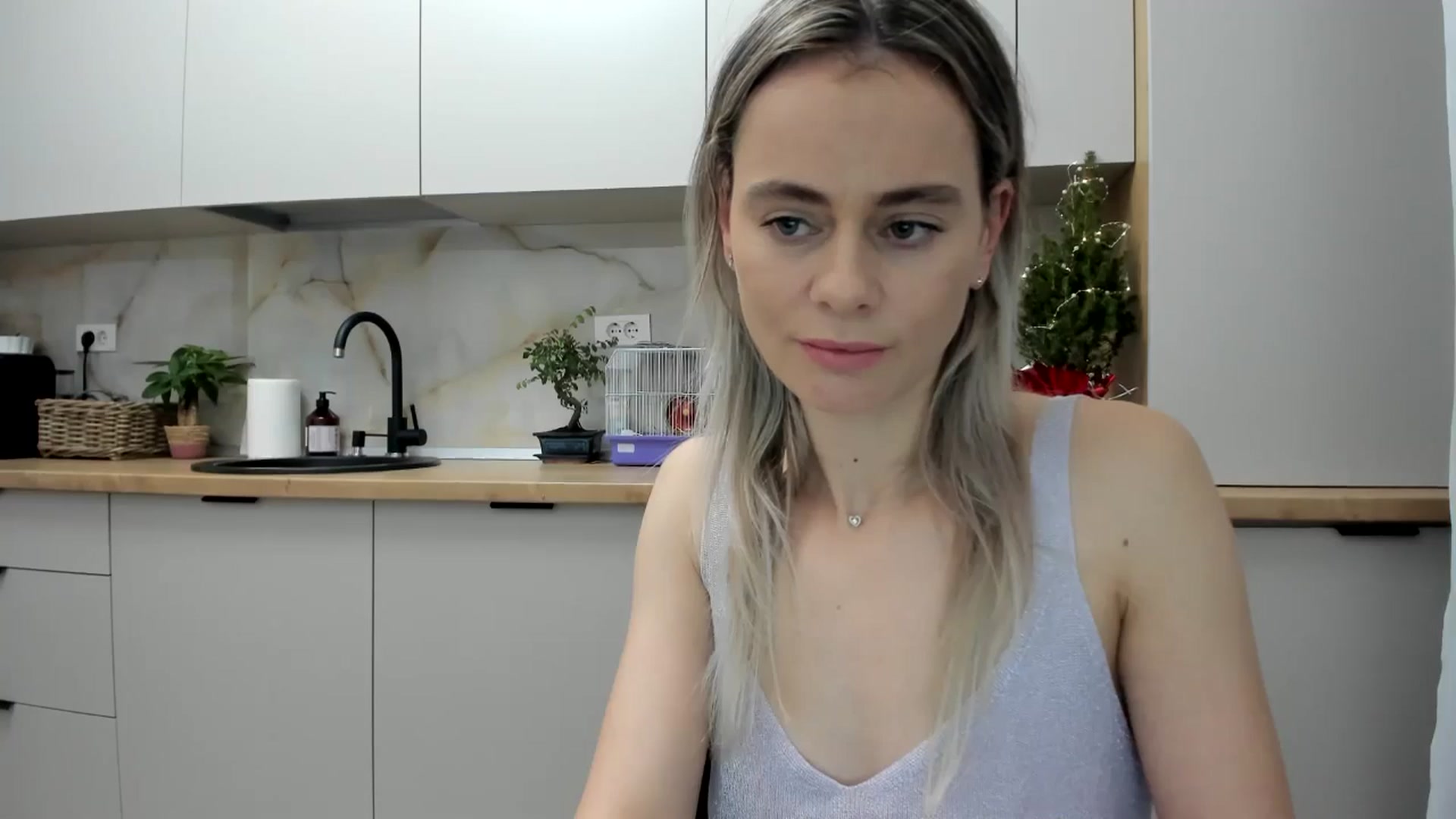Gallery image thumbnail from DebbyPaige's myfreecams stream on, 12/28/2024, 19:33 image 15 of 20