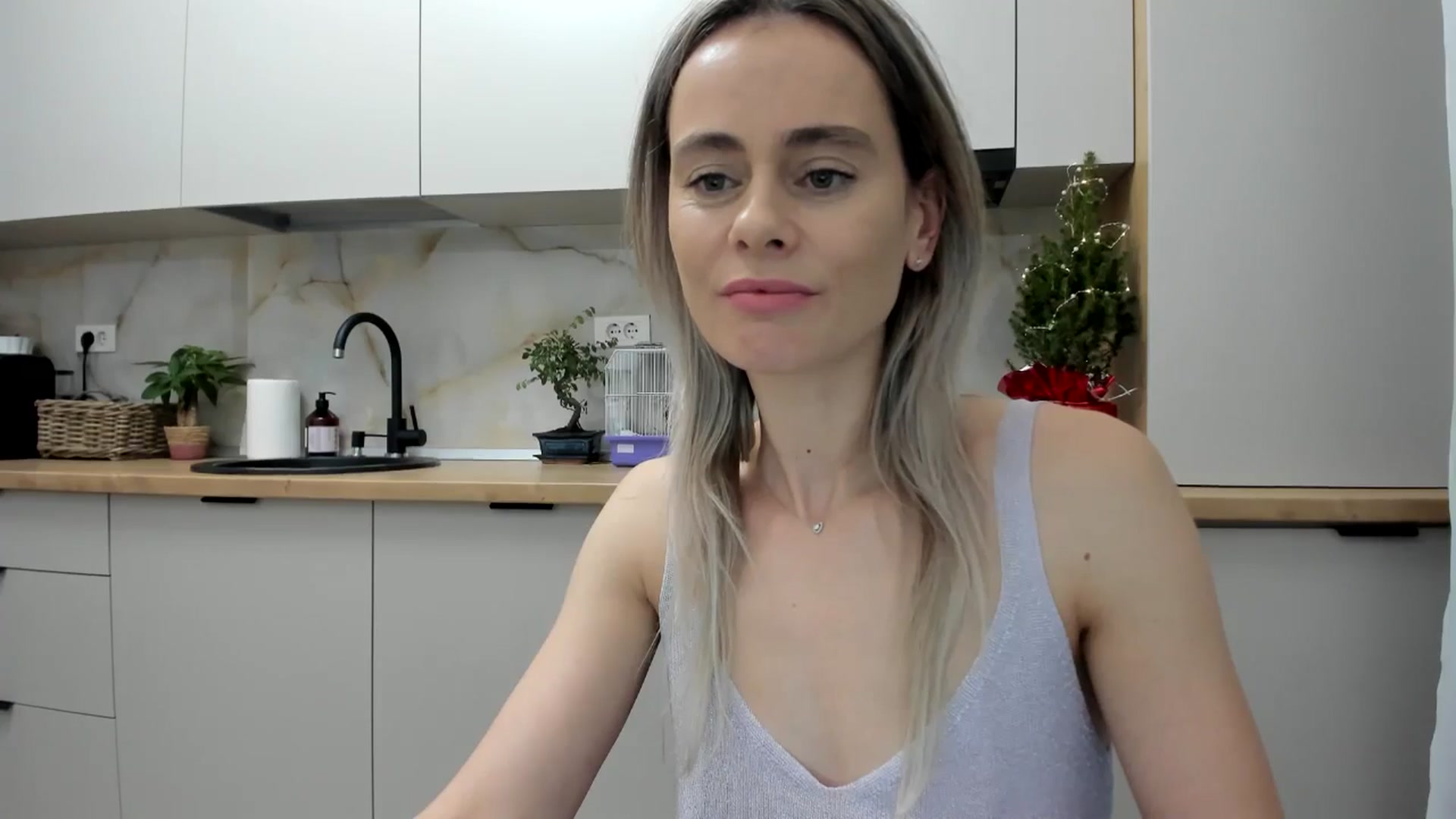 Gallery image thumbnail from DebbyPaige's myfreecams stream on, 12/28/2024, 19:33 image 14 of 20