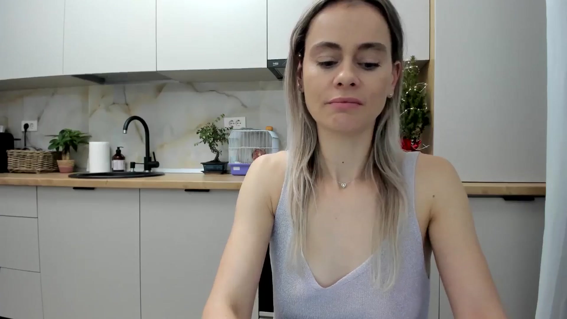 Gallery image thumbnail from DebbyPaige's myfreecams stream on, 12/28/2024, 19:33 image 18 of 20