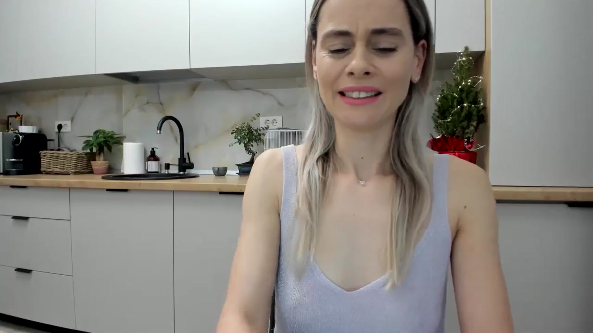 Gallery image thumbnail from DebbyPaige's myfreecams stream on, 12/28/2024, 19:33 image 5 of 20