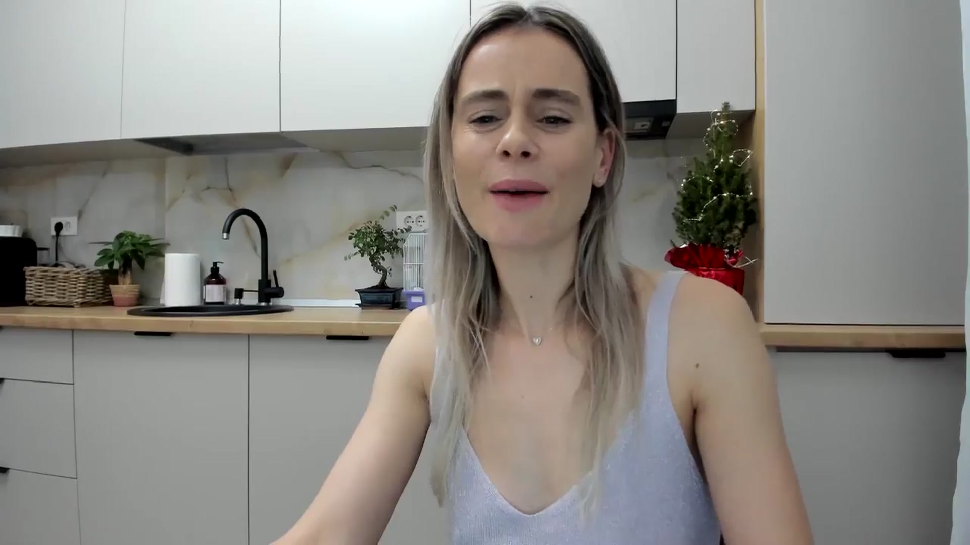 Gallery image thumbnail from DebbyPaige's myfreecams stream on, 12/28/2024, 19:33 image 16 of 20