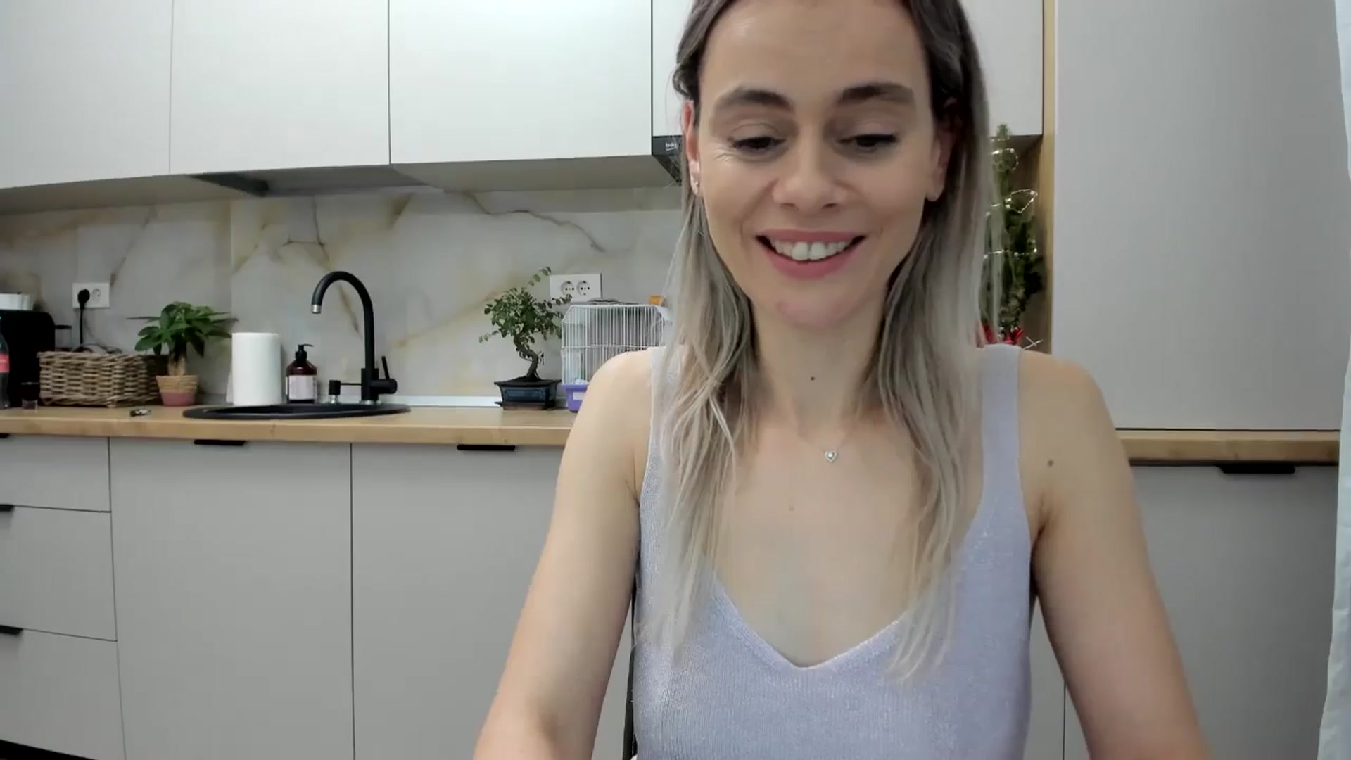 Gallery image thumbnail from DebbyPaige's myfreecams stream on, 12/28/2024, 20:12 image 2 of 20