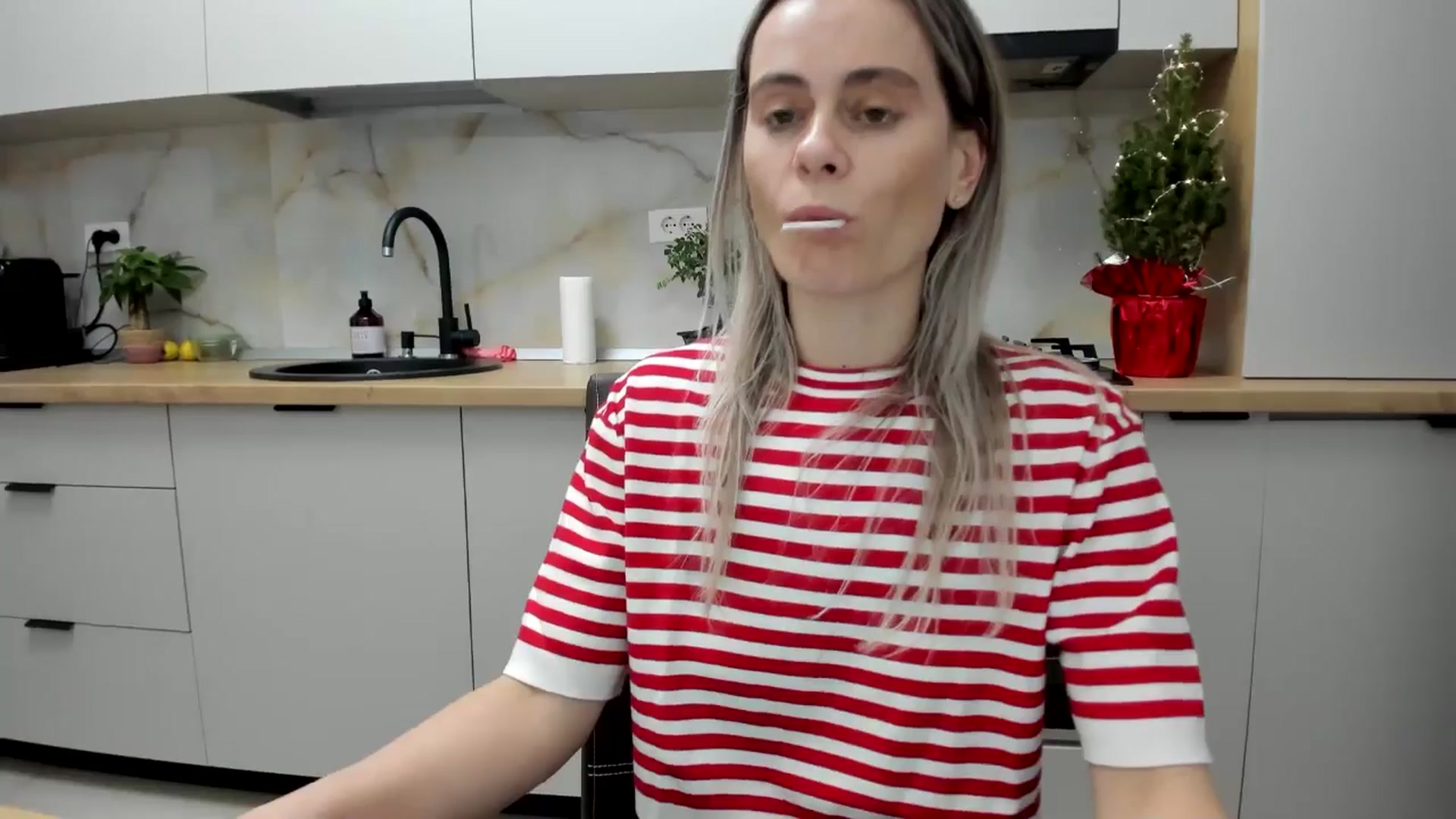 Gallery image thumbnail from DebbyPaige's myfreecams stream on, 12/29/2024, 18:28 image 15 of 20