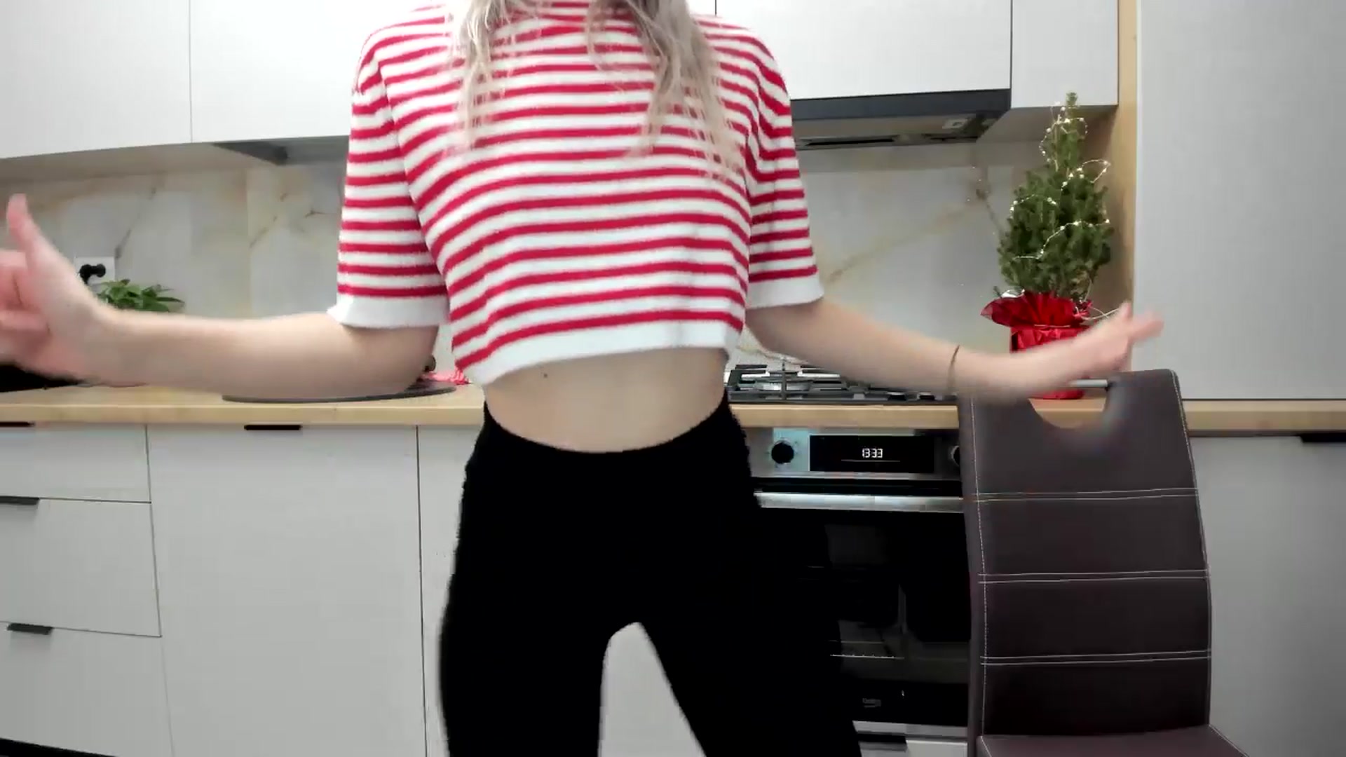 Gallery image thumbnail from DebbyPaige's myfreecams stream on, 12/29/2024, 18:28 image 14 of 20