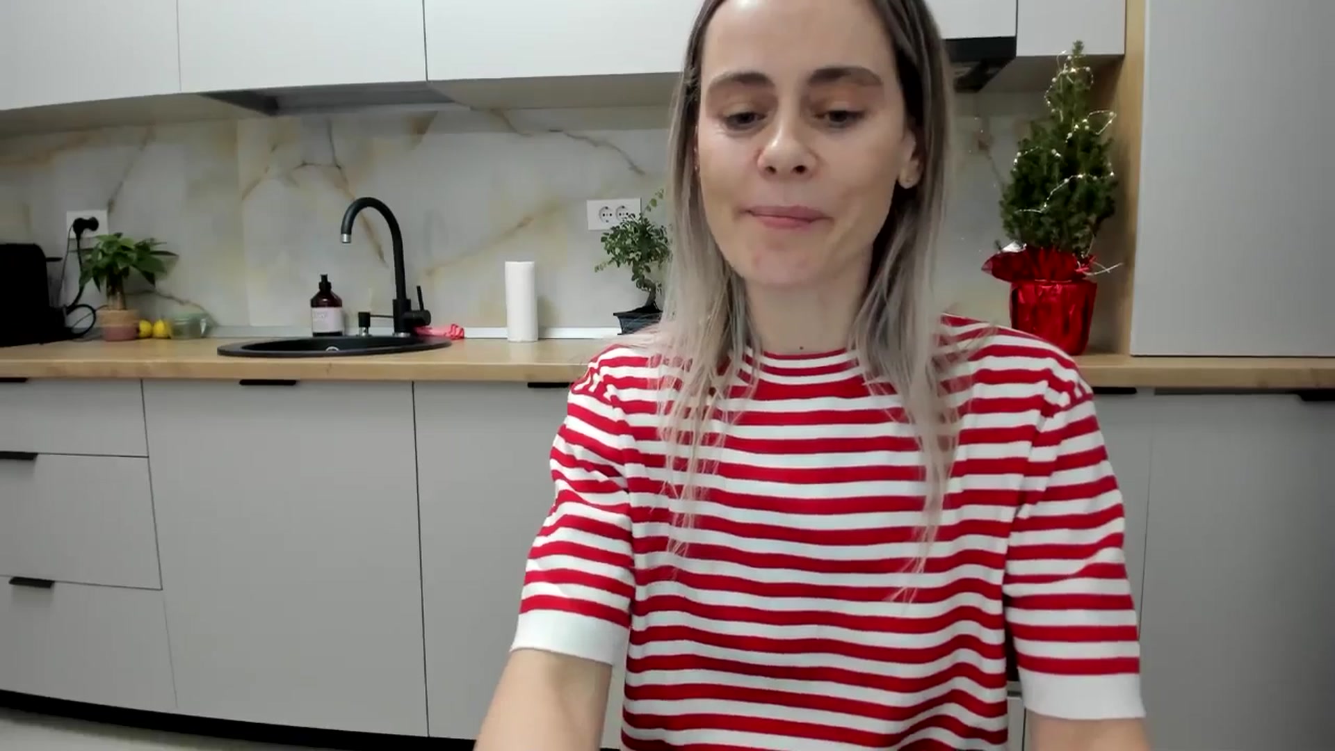 Gallery image thumbnail from DebbyPaige's myfreecams stream on, 12/29/2024, 18:28 image 20 of 20