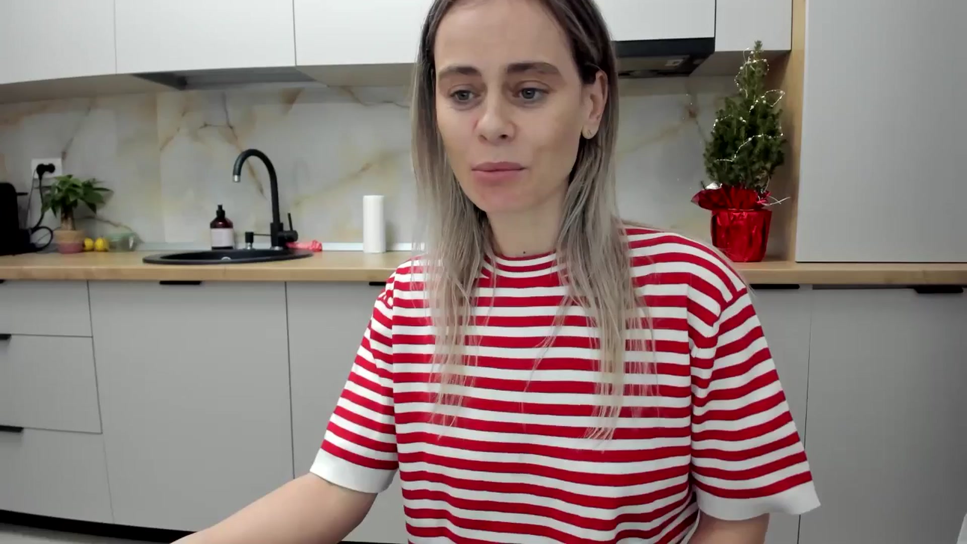 Gallery image thumbnail from DebbyPaige's myfreecams stream on, 12/29/2024, 20:52 image 4 of 20