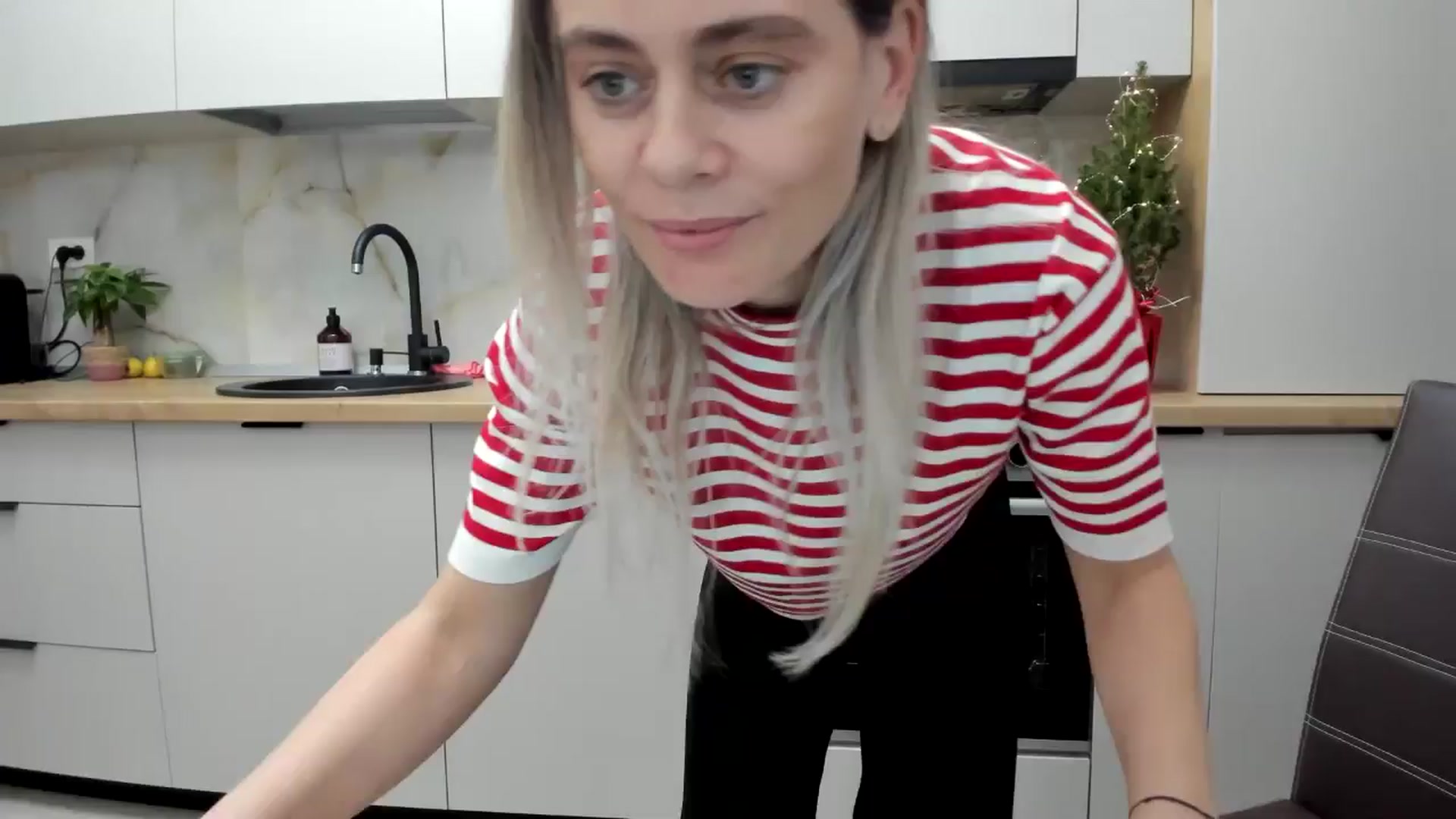 Gallery image thumbnail from DebbyPaige's myfreecams stream on, 12/29/2024, 20:52 image 8 of 20