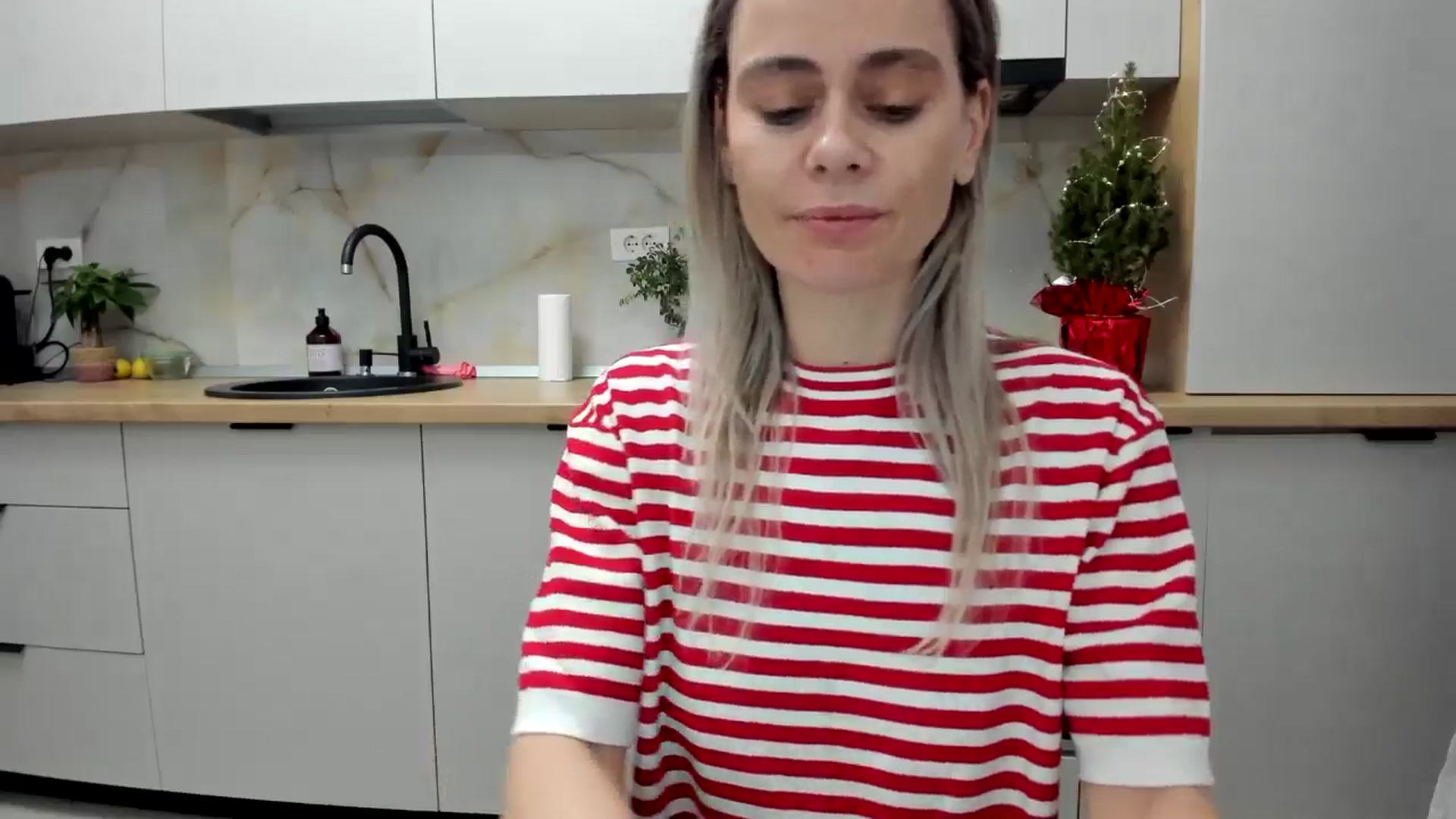 Gallery image thumbnail from DebbyPaige's myfreecams stream on, 12/29/2024, 20:52 image 2 of 20