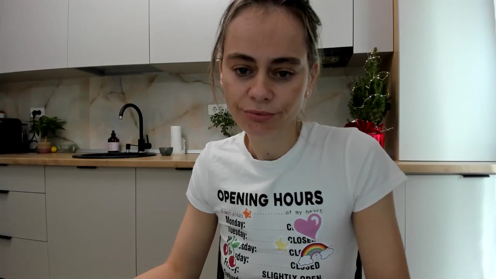Gallery image thumbnail from DebbyPaige's myfreecams stream on, 12/30/2024, 10:51 image 6 of 20
