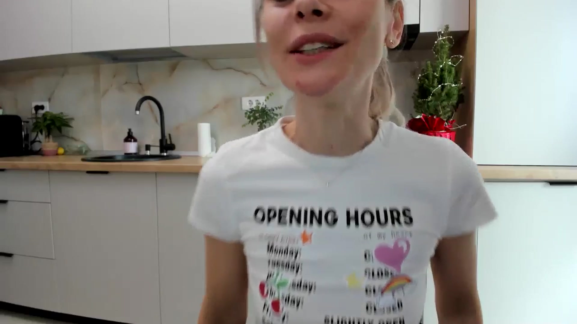 Gallery image thumbnail from DebbyPaige's myfreecams stream on, 12/30/2024, 10:51 image 10 of 20