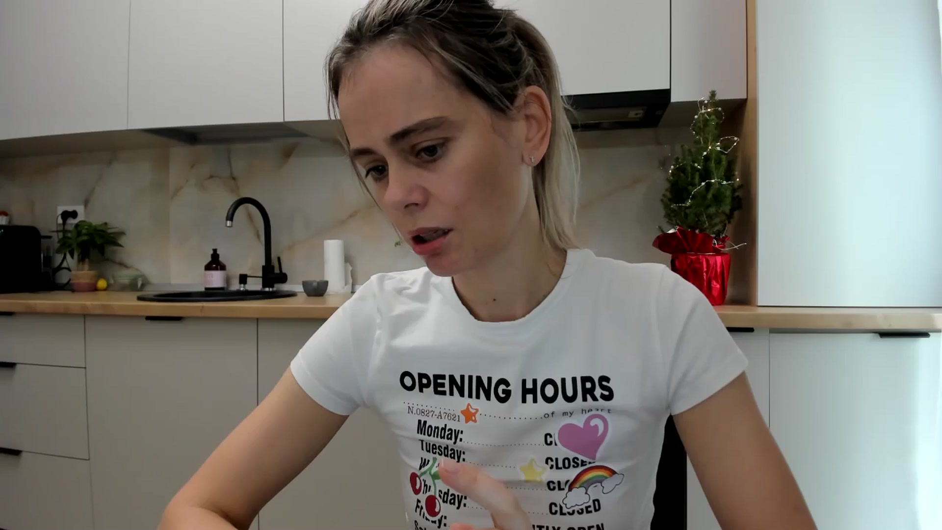 Gallery image thumbnail from DebbyPaige's myfreecams stream on, 12/30/2024, 10:51 image 4 of 20