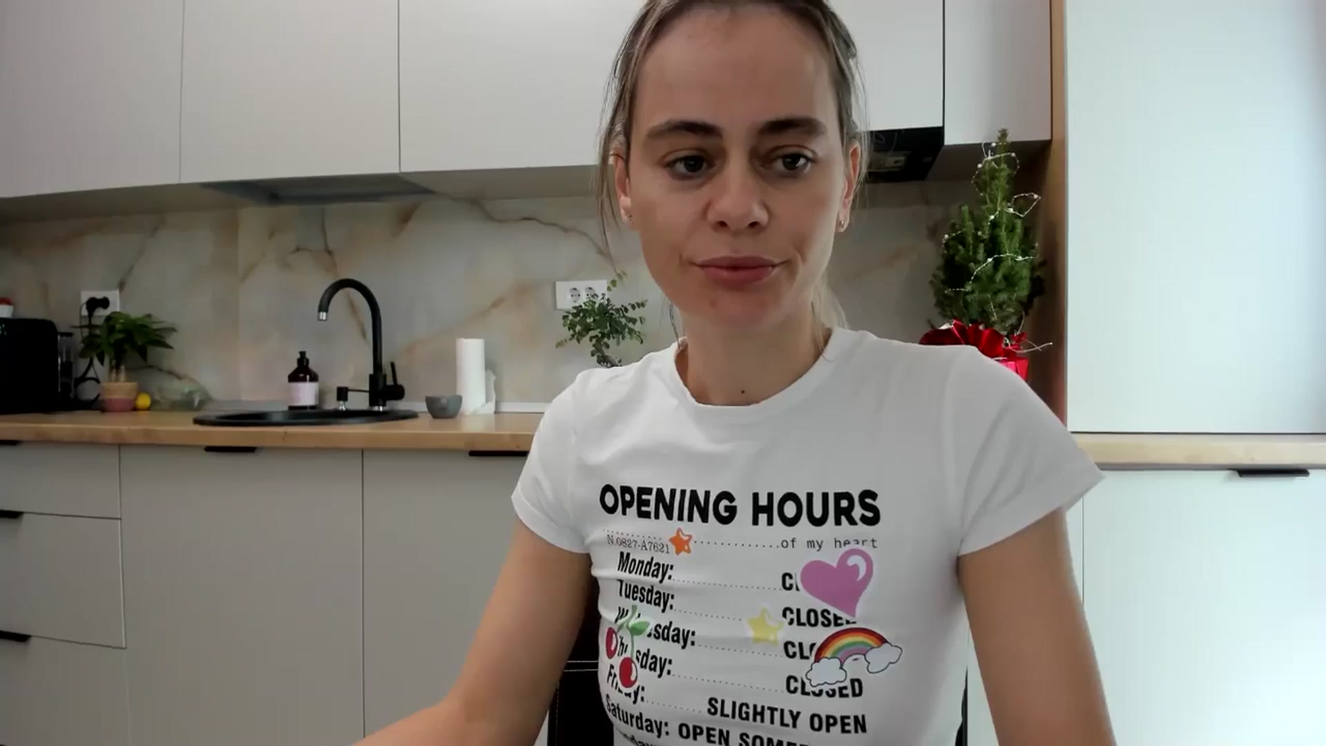 Gallery image thumbnail from DebbyPaige's myfreecams stream on, 12/30/2024, 10:51 image 3 of 20