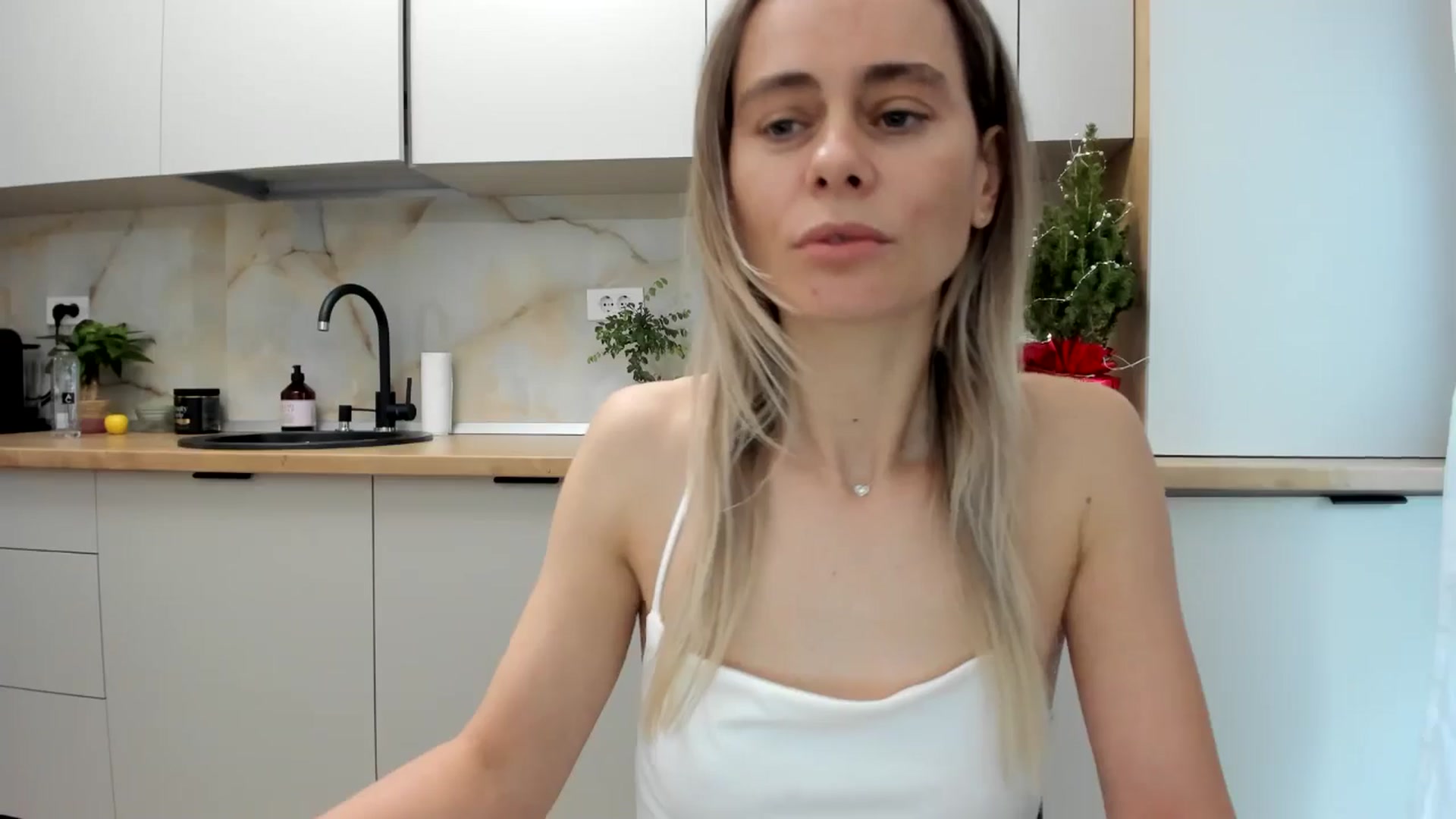 Gallery image thumbnail from DebbyPaige's myfreecams stream on, 12/31/2024, 13:19 image 9 of 20
