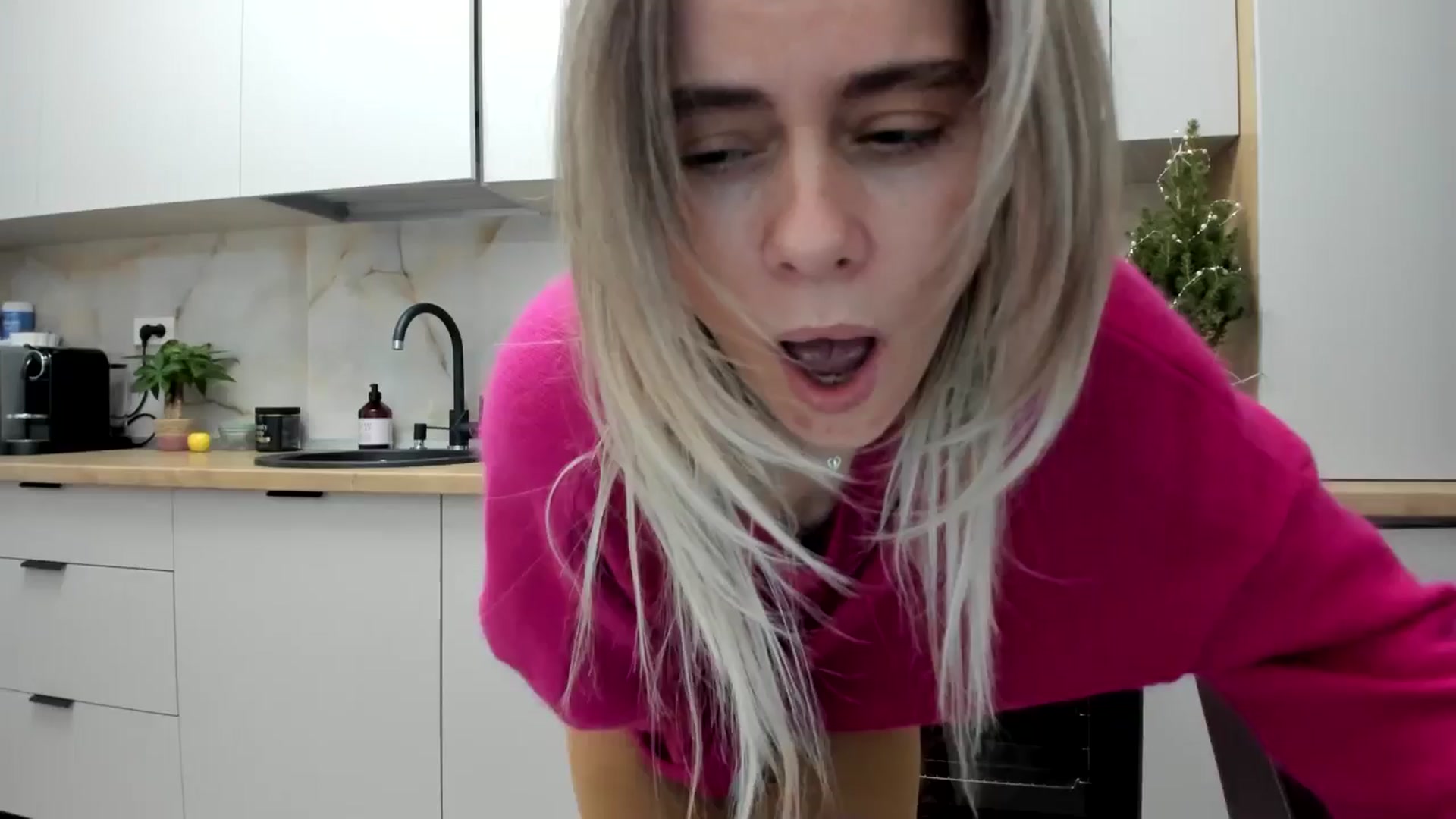 Gallery image thumbnail from DebbyPaige's myfreecams stream on, 12/31/2024, 15:42 image 15 of 20