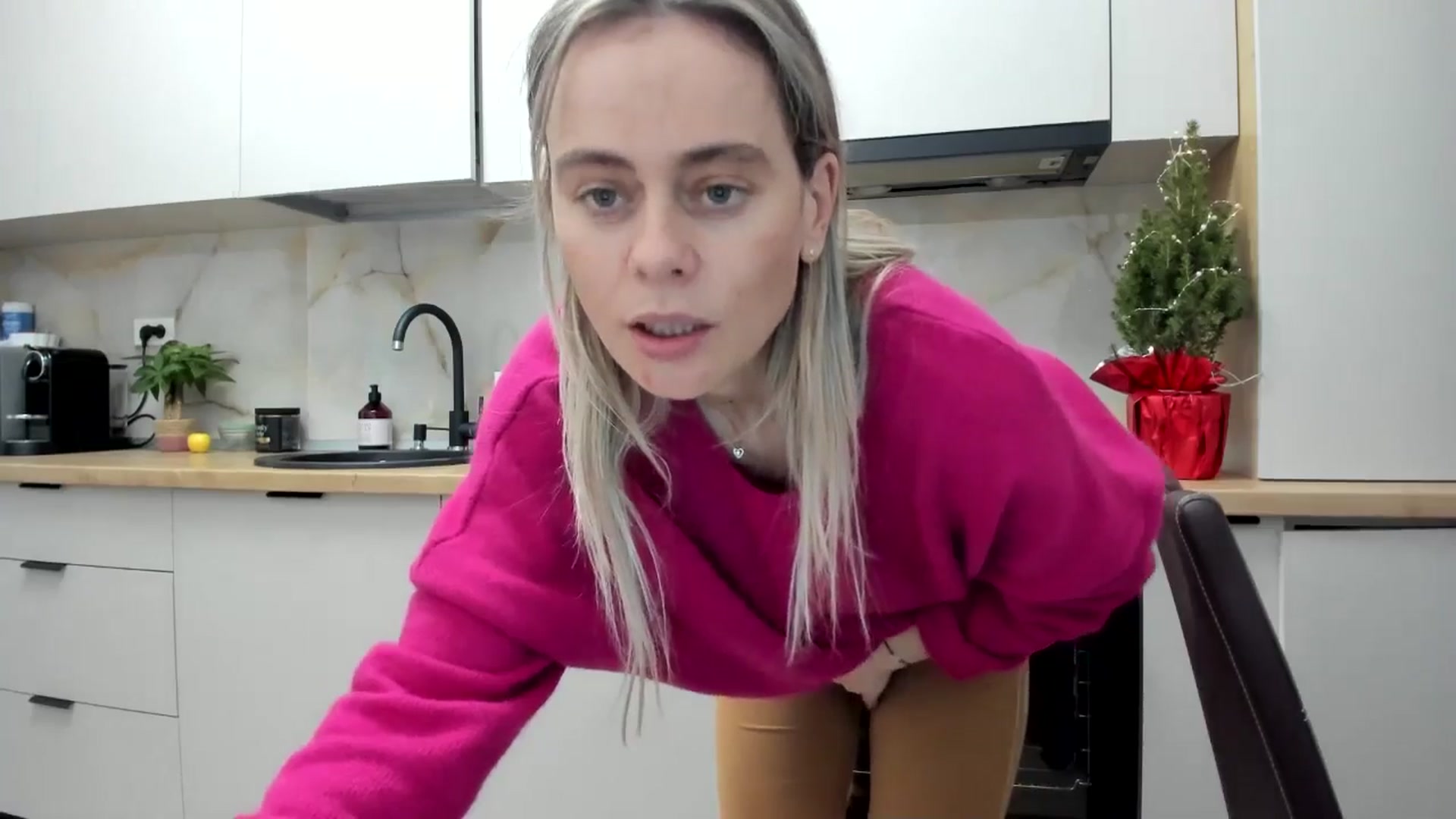 Gallery image thumbnail from DebbyPaige's myfreecams stream on, 12/31/2024, 15:42 image 14 of 20