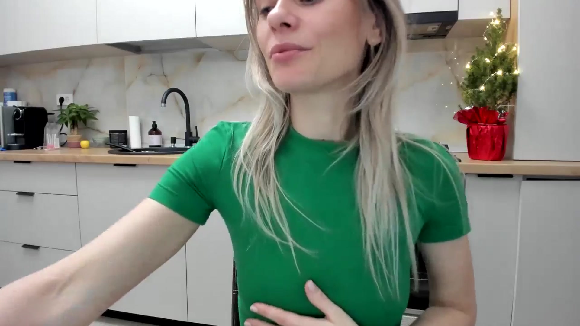 Gallery image thumbnail from DebbyPaige's myfreecams stream on, 01/01/2025, 21:09 image 11 of 20