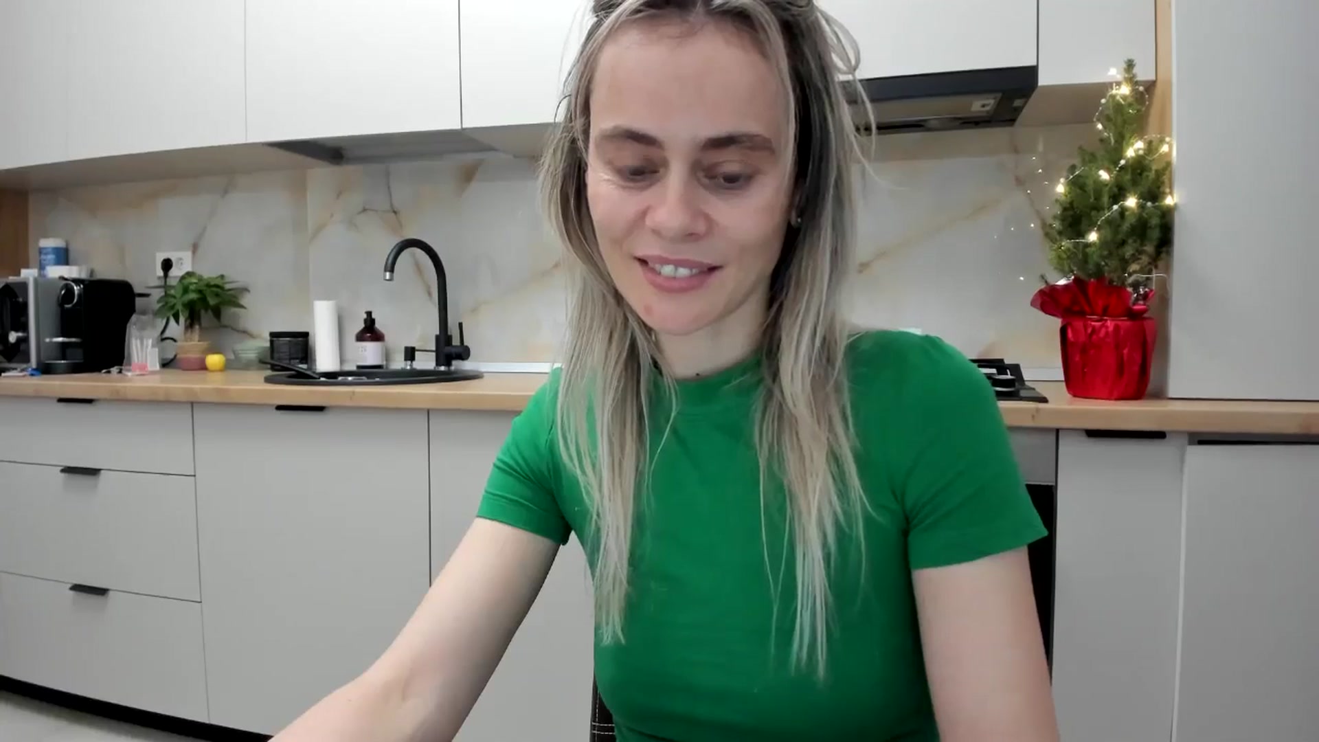 Gallery image thumbnail from DebbyPaige's myfreecams stream on, 01/01/2025, 22:02 image 14 of 20