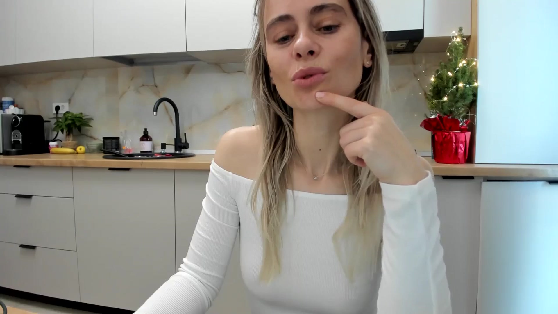 Gallery image thumbnail from DebbyPaige's myfreecams stream on, 01/02/2025, 13:46 image 13 of 20