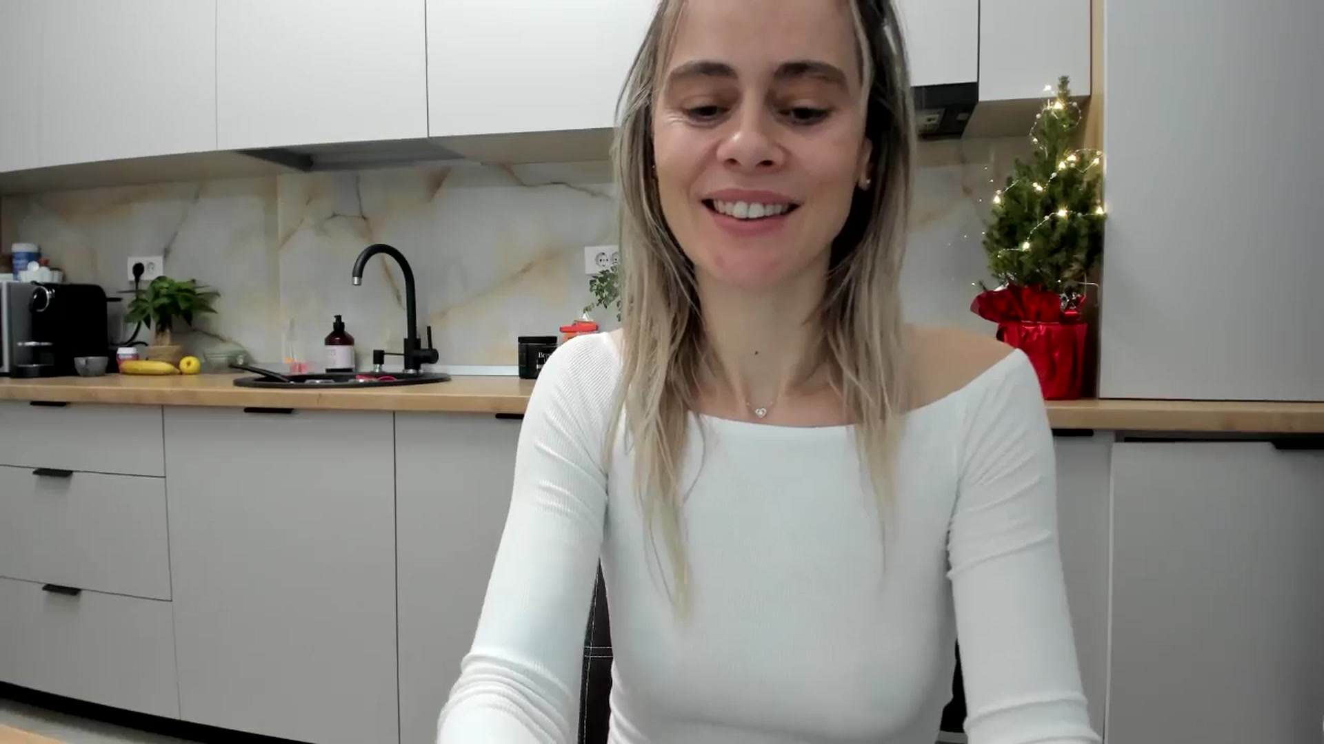 Gallery image thumbnail from DebbyPaige's myfreecams stream on, 01/02/2025, 16:59 image 10 of 20