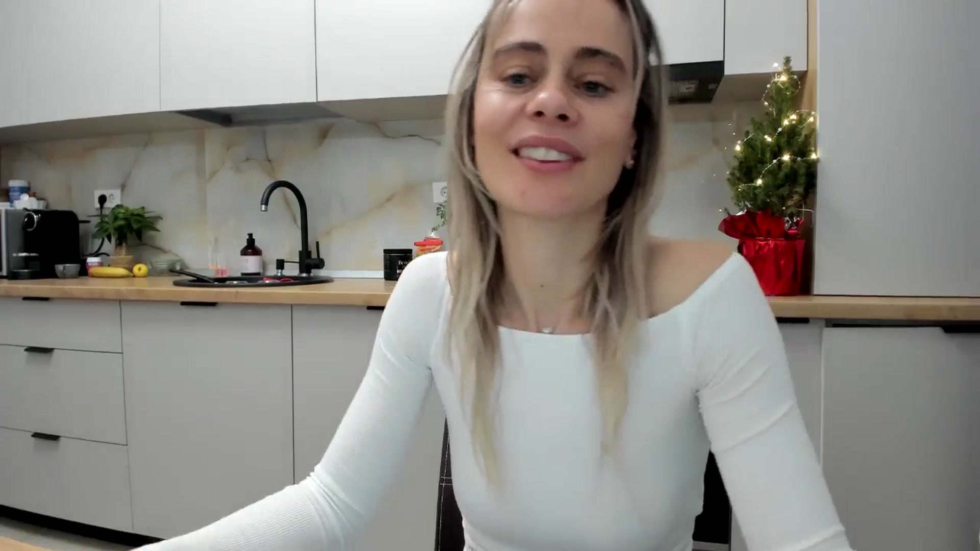 Gallery image thumbnail from DebbyPaige's myfreecams stream on, 01/02/2025, 16:59 image 11 of 20