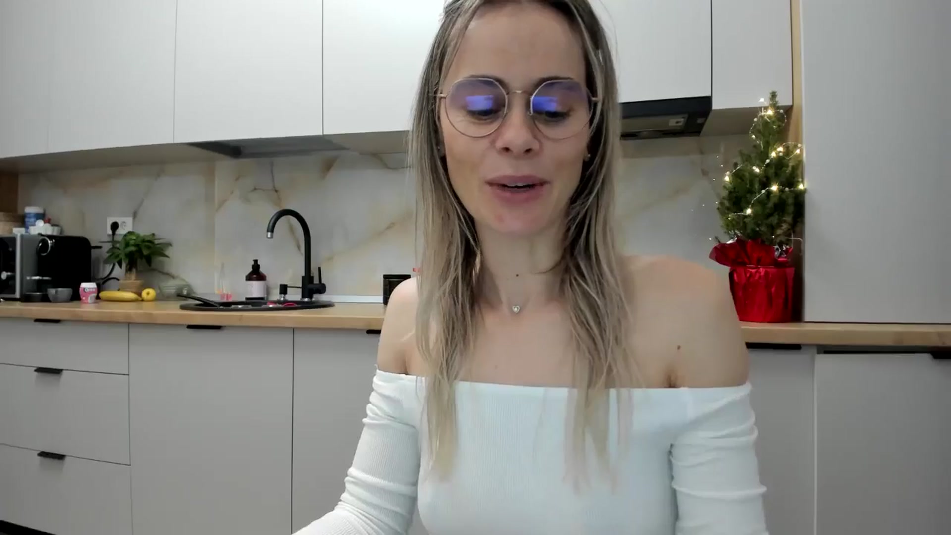 Gallery image thumbnail from DebbyPaige's myfreecams stream on, 01/02/2025, 18:40 image 14 of 20